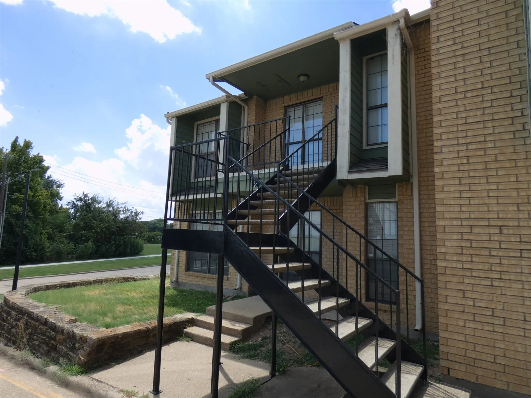 Condominium For Rent in Dallas County , 5805 Lake Hubbard Parkway 202, Garland, Texas 75043, 2 Bedroom, 2 Bathroom, Garage spaces, 1,012 Sqft, built in 1983, mls#21361010, Real Estate Agent in Garland, Homes For Rent in Dallas county, Homes For Rent in Garland, Realtor in Garland Texas, Real Estate Brokerage Independent Realty Texas, Luminita Cordes Realtor