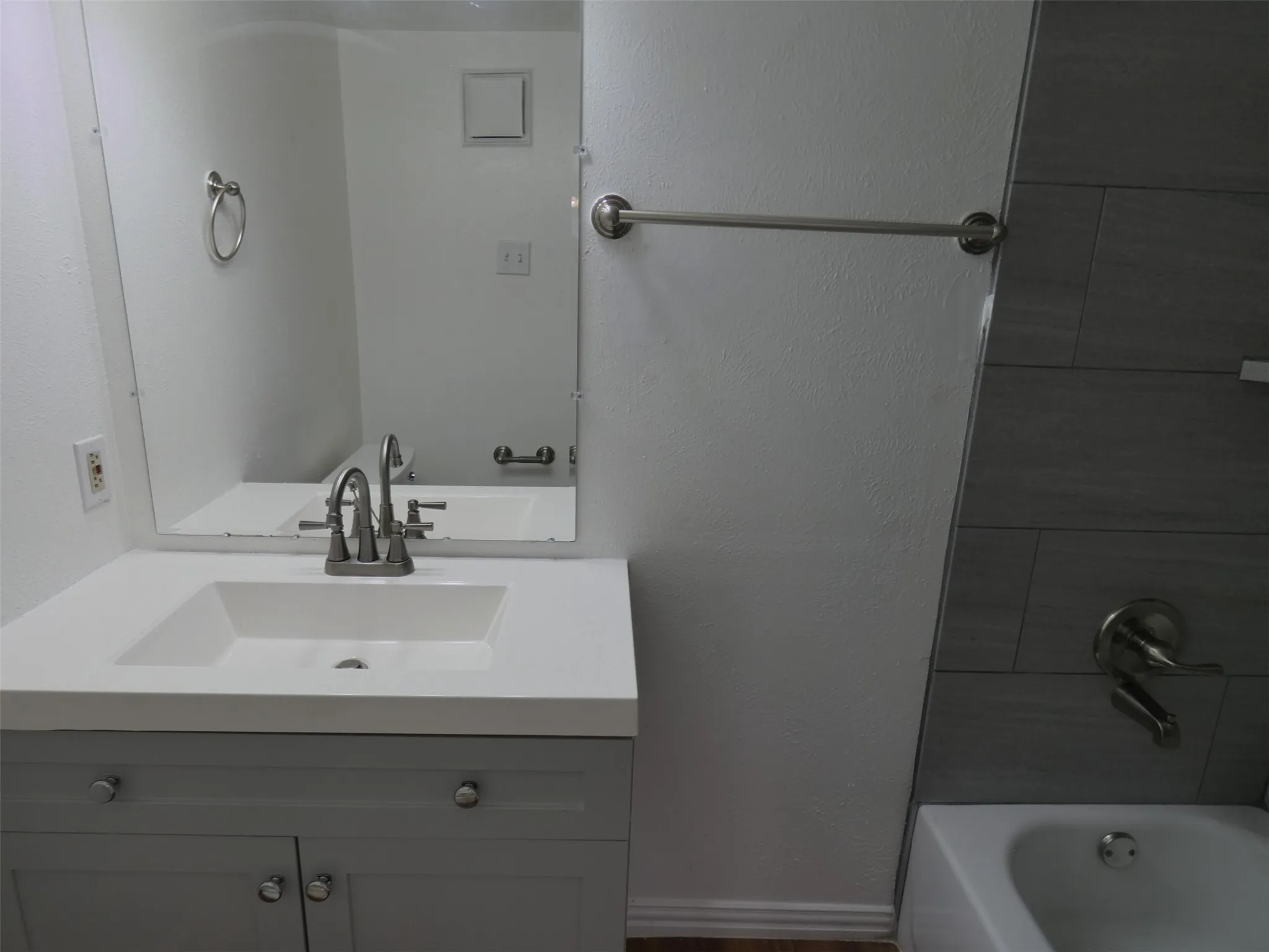 Condominium For Rent in Dallas County , 5805 Lake Hubbard Parkway 202, Garland, Texas 75043, 2 Bedroom, 2 Bathroom, Garage spaces, 1,012 Sqft, built in 1983, mls#21361010, Real Estate Agent in Garland, Homes For Rent in Dallas county, Homes For Rent in Garland, Realtor in Garland Texas, Real Estate Brokerage Independent Realty Texas, Luminita Cordes Realtor