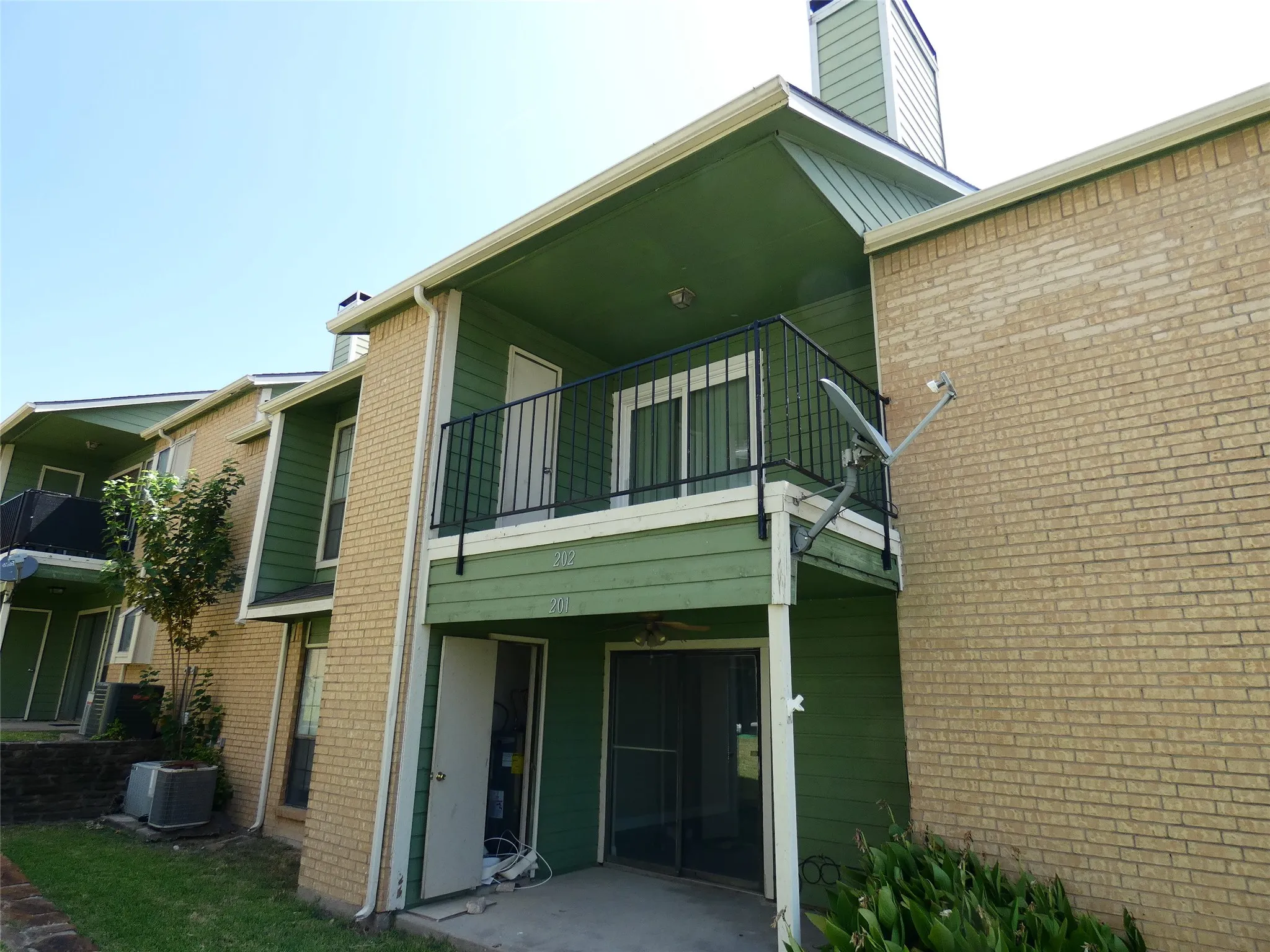 Condominium For Rent in Dallas County , 5805 Lake Hubbard Parkway 202, Garland, Texas 75043, 2 Bedroom, 2 Bathroom, Garage spaces, 1,012 Sqft, built in 1983, mls#21361010, Real Estate Agent in Garland, Homes For Rent in Dallas county, Homes For Rent in Garland, Realtor in Garland Texas, Real Estate Brokerage Independent Realty Texas, Luminita Cordes Realtor