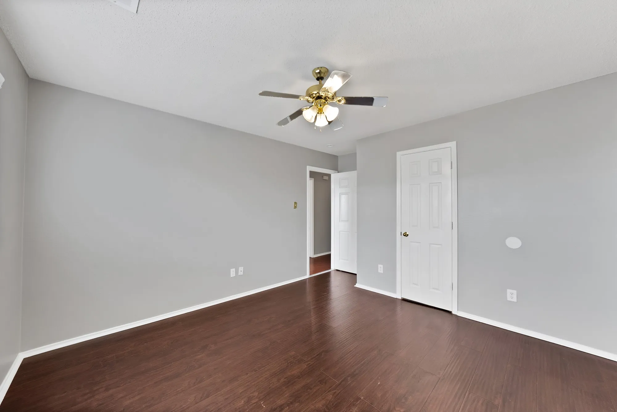 Single Family Residence For Rent in Dallas County , 745 Woodridge Drive, De Soto, Texas 75115, 4 Bedroom, 3 Bathroom, 2 Garage spaces, 2,382 Sqft, built in 2000, mls#21350663, Real Estate Agent in De Soto, Homes For Rent in Dallas county, Homes For Rent in De Soto, Realtor in De Soto Texas, Real Estate Brokerage Independent Realty Texas, Luminita Cordes Realtor