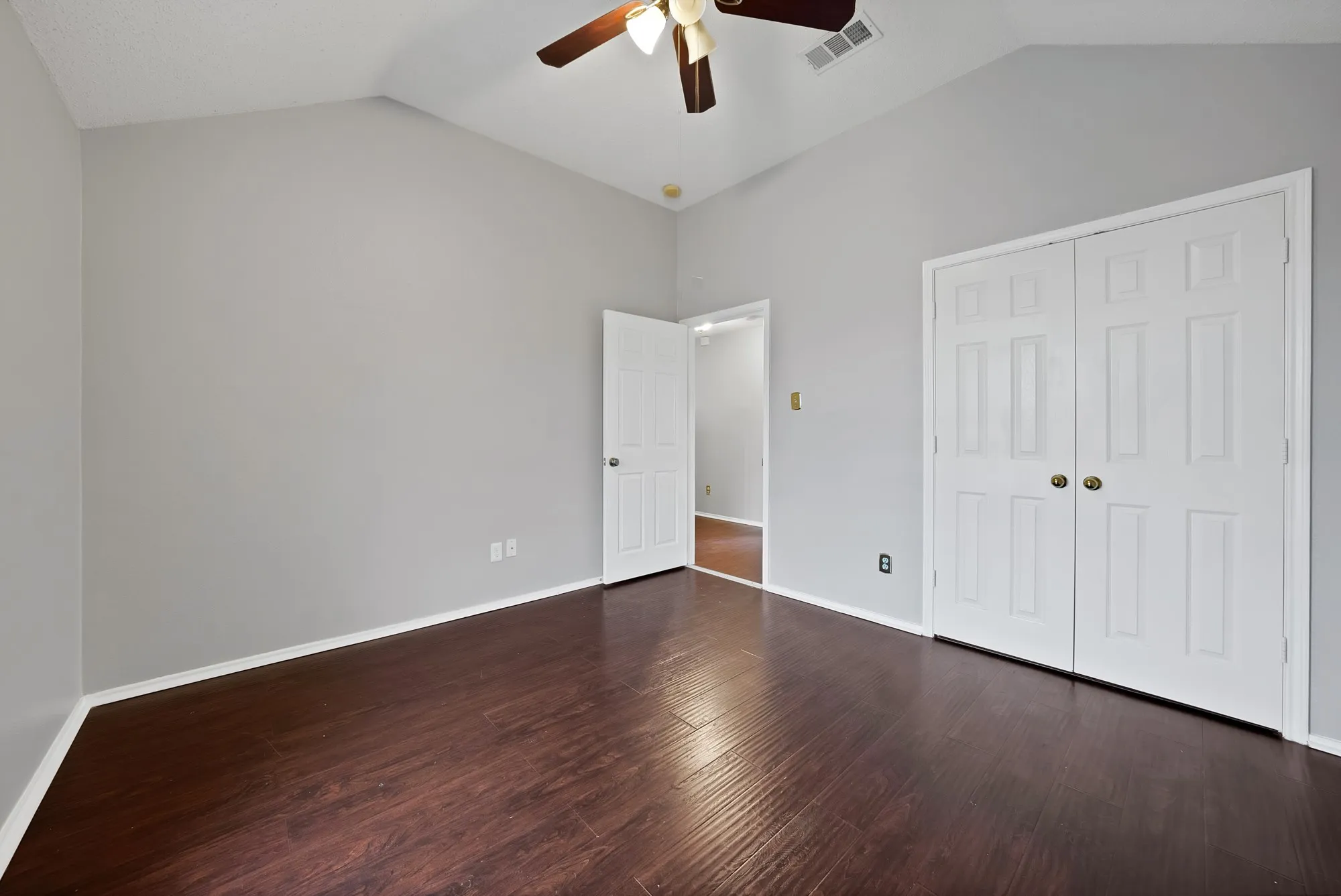 Single Family Residence For Rent in Dallas County , 745 Woodridge Drive, De Soto, Texas 75115, 4 Bedroom, 3 Bathroom, 2 Garage spaces, 2,382 Sqft, built in 2000, mls#21350663, Real Estate Agent in De Soto, Homes For Rent in Dallas county, Homes For Rent in De Soto, Realtor in De Soto Texas, Real Estate Brokerage Independent Realty Texas, Luminita Cordes Realtor