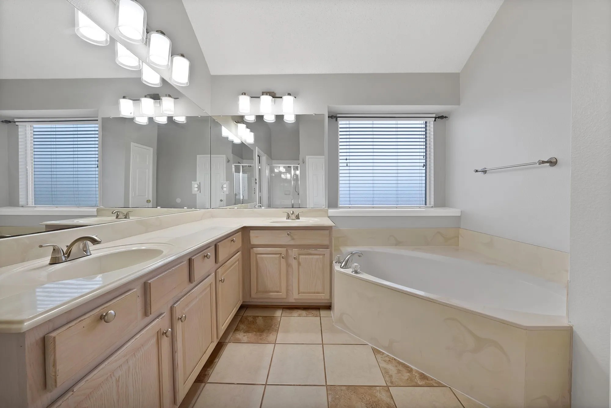 Single Family Residence For Rent in Dallas County , 745 Woodridge Drive, De Soto, Texas 75115, 4 Bedroom, 3 Bathroom, 2 Garage spaces, 2,382 Sqft, built in 2000, mls#21350663, Real Estate Agent in De Soto, Homes For Rent in Dallas county, Homes For Rent in De Soto, Realtor in De Soto Texas, Real Estate Brokerage Independent Realty Texas, Luminita Cordes Realtor