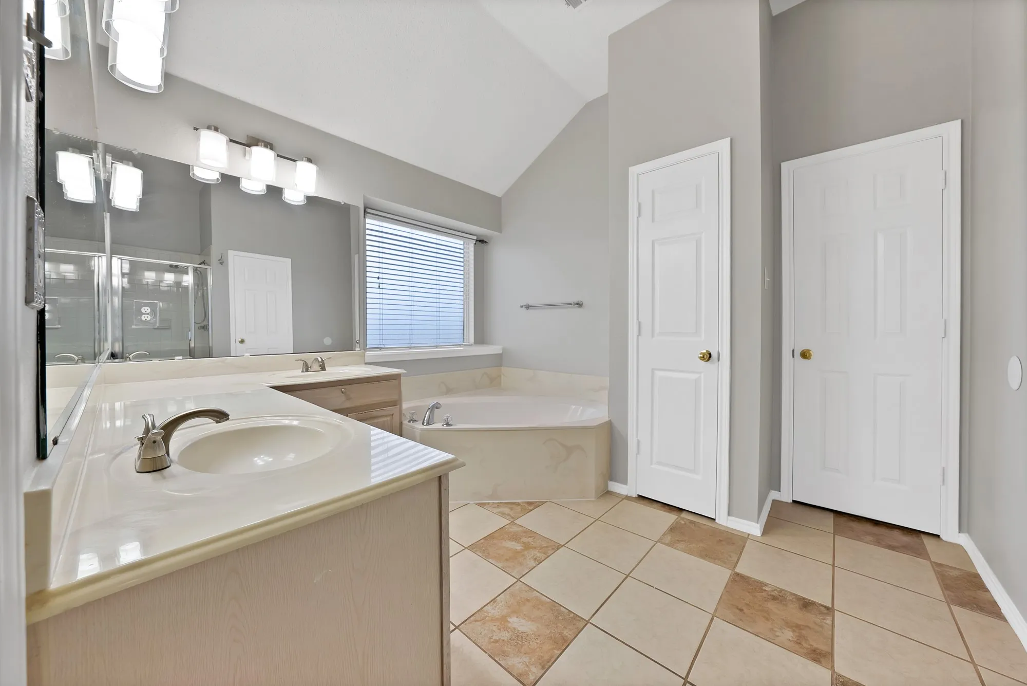 Single Family Residence For Rent in Dallas County , 745 Woodridge Drive, De Soto, Texas 75115, 4 Bedroom, 3 Bathroom, 2 Garage spaces, 2,382 Sqft, built in 2000, mls#21350663, Real Estate Agent in De Soto, Homes For Rent in Dallas county, Homes For Rent in De Soto, Realtor in De Soto Texas, Real Estate Brokerage Independent Realty Texas, Luminita Cordes Realtor