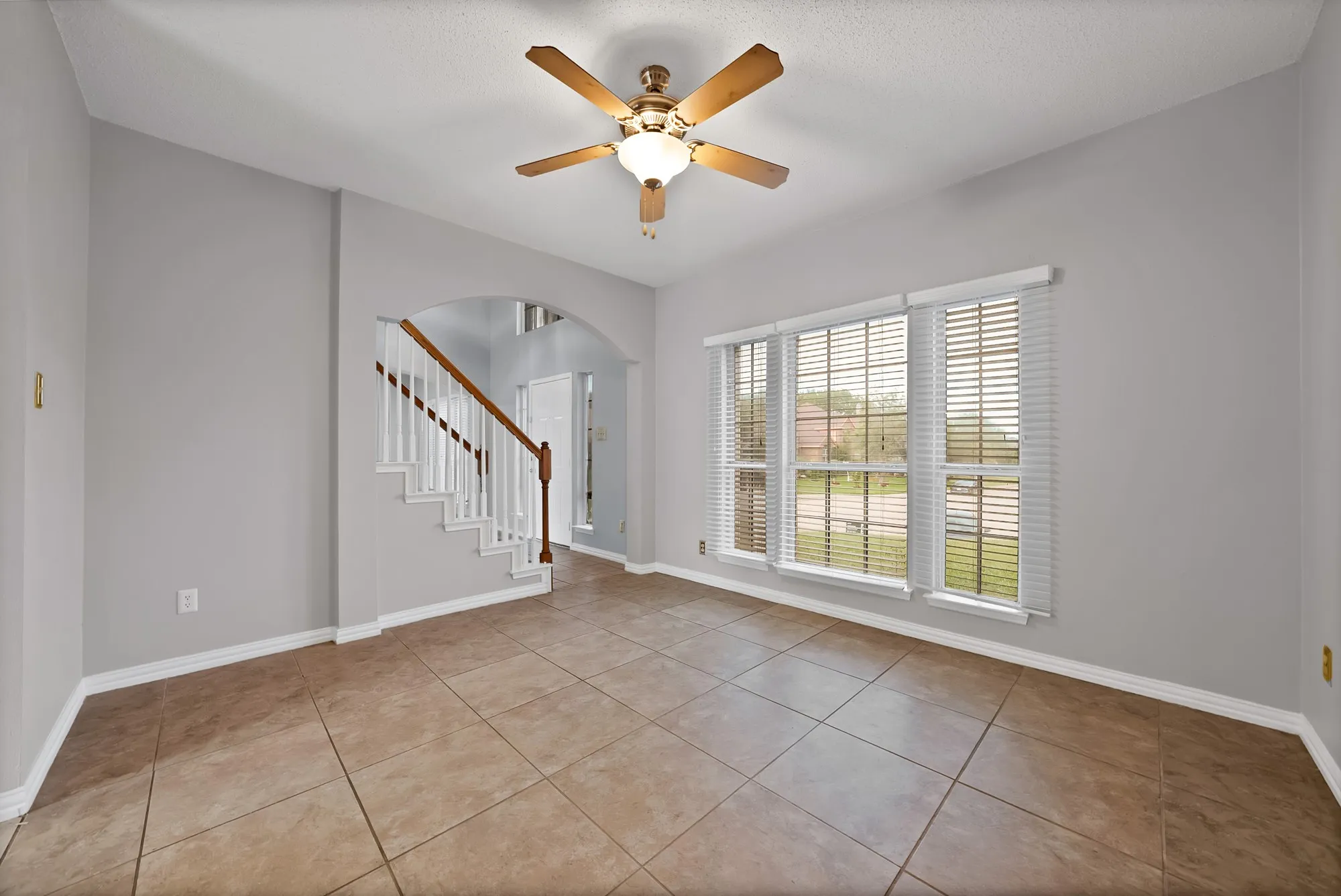 Single Family Residence For Rent in Dallas County , 745 Woodridge Drive, De Soto, Texas 75115, 4 Bedroom, 3 Bathroom, 2 Garage spaces, 2,382 Sqft, built in 2000, mls#21350663, Real Estate Agent in De Soto, Homes For Rent in Dallas county, Homes For Rent in De Soto, Realtor in De Soto Texas, Real Estate Brokerage Independent Realty Texas, Luminita Cordes Realtor