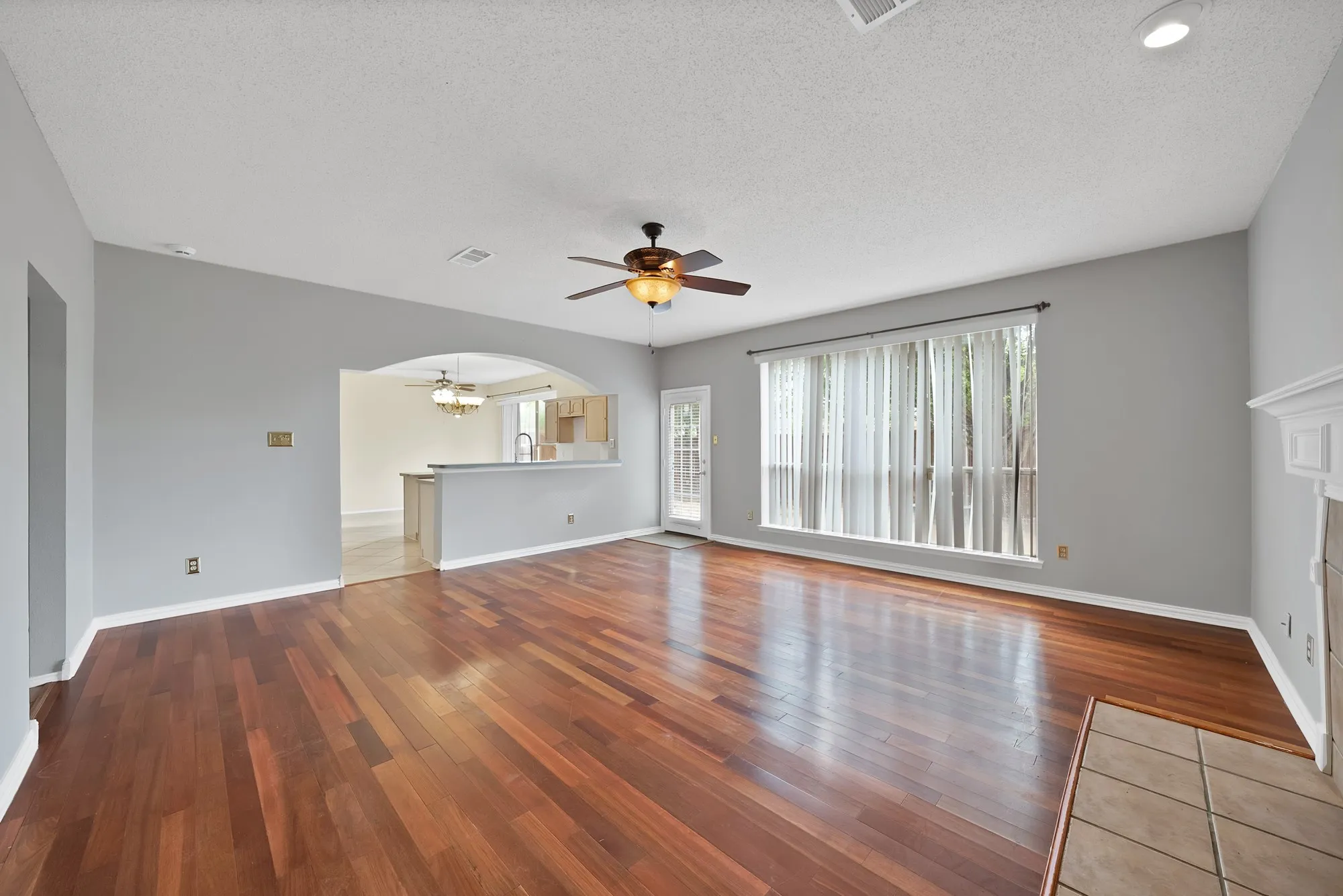 Single Family Residence For Rent in Dallas County , 745 Woodridge Drive, De Soto, Texas 75115, 4 Bedroom, 3 Bathroom, 2 Garage spaces, 2,382 Sqft, built in 2000, mls#21350663, Real Estate Agent in De Soto, Homes For Rent in Dallas county, Homes For Rent in De Soto, Realtor in De Soto Texas, Real Estate Brokerage Independent Realty Texas, Luminita Cordes Realtor