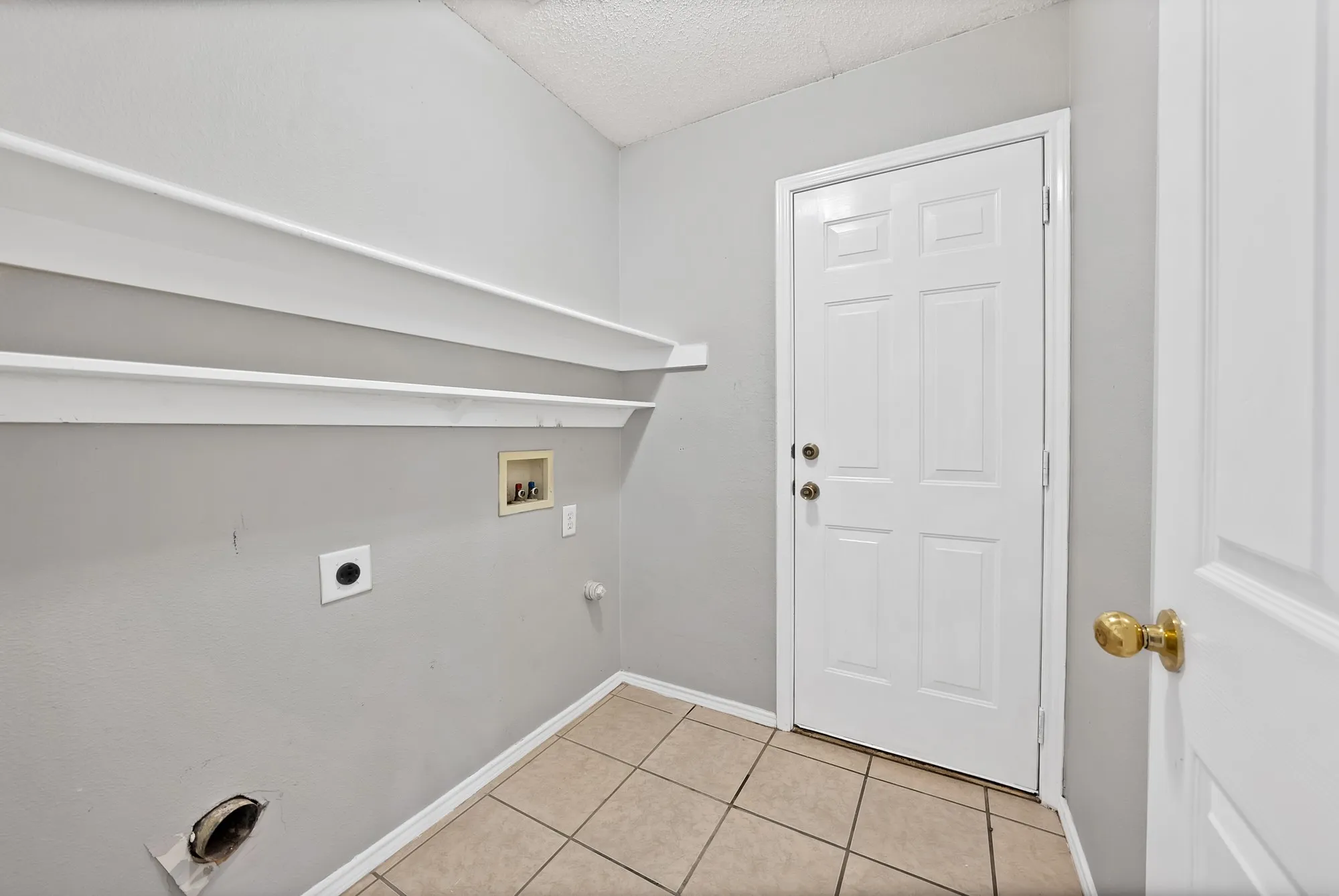 Single Family Residence For Rent in Dallas County , 745 Woodridge Drive, De Soto, Texas 75115, 4 Bedroom, 3 Bathroom, 2 Garage spaces, 2,382 Sqft, built in 2000, mls#21350663, Real Estate Agent in De Soto, Homes For Rent in Dallas county, Homes For Rent in De Soto, Realtor in De Soto Texas, Real Estate Brokerage Independent Realty Texas, Luminita Cordes Realtor