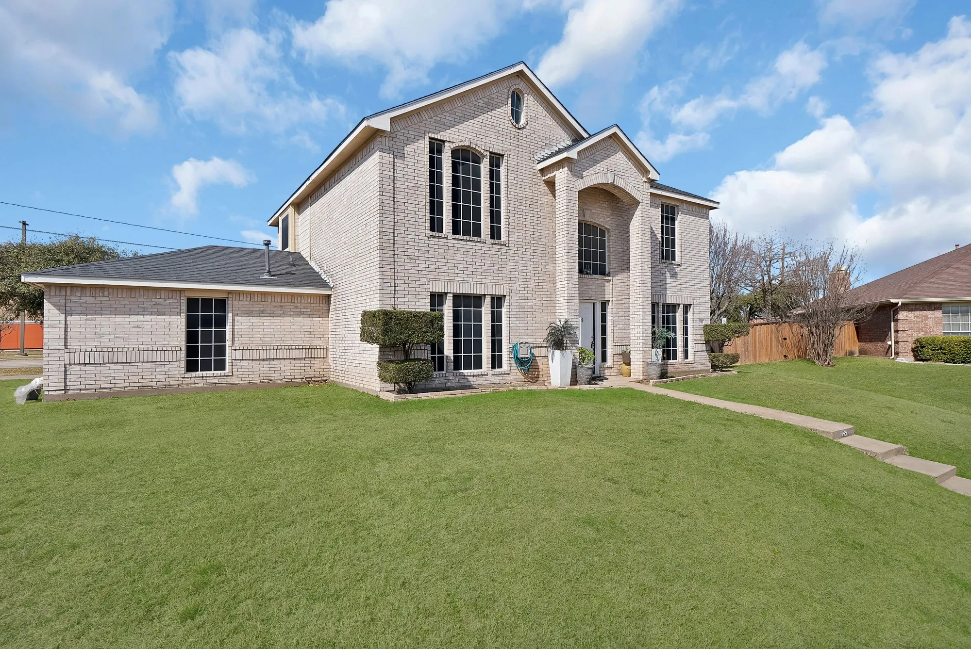 Single Family Residence For Rent in Dallas County , 745 Woodridge Drive, De Soto, Texas 75115, 4 Bedroom, 3 Bathroom, 2 Garage spaces, 2,382 Sqft, built in 2000, mls#21350663, Real Estate Agent in De Soto, Homes For Rent in Dallas county, Homes For Rent in De Soto, Realtor in De Soto Texas, Real Estate Brokerage Independent Realty Texas, Luminita Cordes Realtor