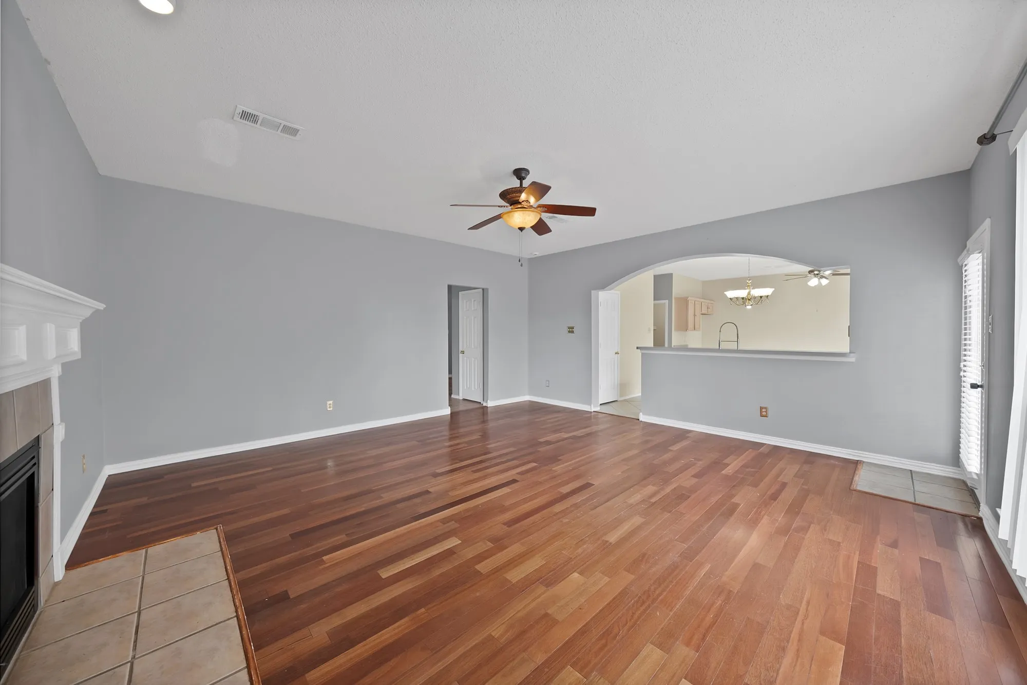 Single Family Residence For Rent in Dallas County , 745 Woodridge Drive, De Soto, Texas 75115, 4 Bedroom, 3 Bathroom, 2 Garage spaces, 2,382 Sqft, built in 2000, mls#21350663, Real Estate Agent in De Soto, Homes For Rent in Dallas county, Homes For Rent in De Soto, Realtor in De Soto Texas, Real Estate Brokerage Independent Realty Texas, Luminita Cordes Realtor