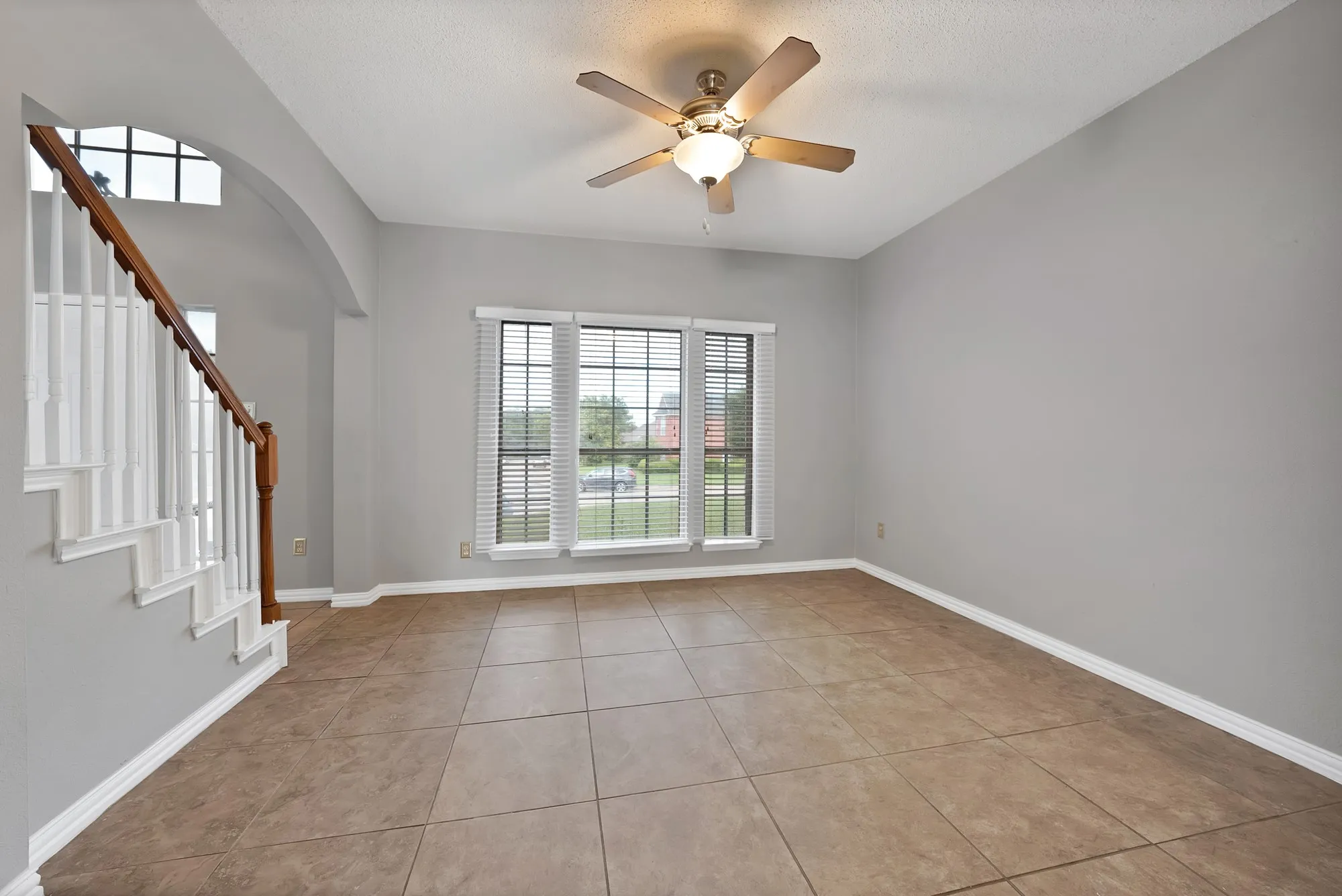 Single Family Residence For Rent in Dallas County , 745 Woodridge Drive, De Soto, Texas 75115, 4 Bedroom, 3 Bathroom, 2 Garage spaces, 2,382 Sqft, built in 2000, mls#21350663, Real Estate Agent in De Soto, Homes For Rent in Dallas county, Homes For Rent in De Soto, Realtor in De Soto Texas, Real Estate Brokerage Independent Realty Texas, Luminita Cordes Realtor