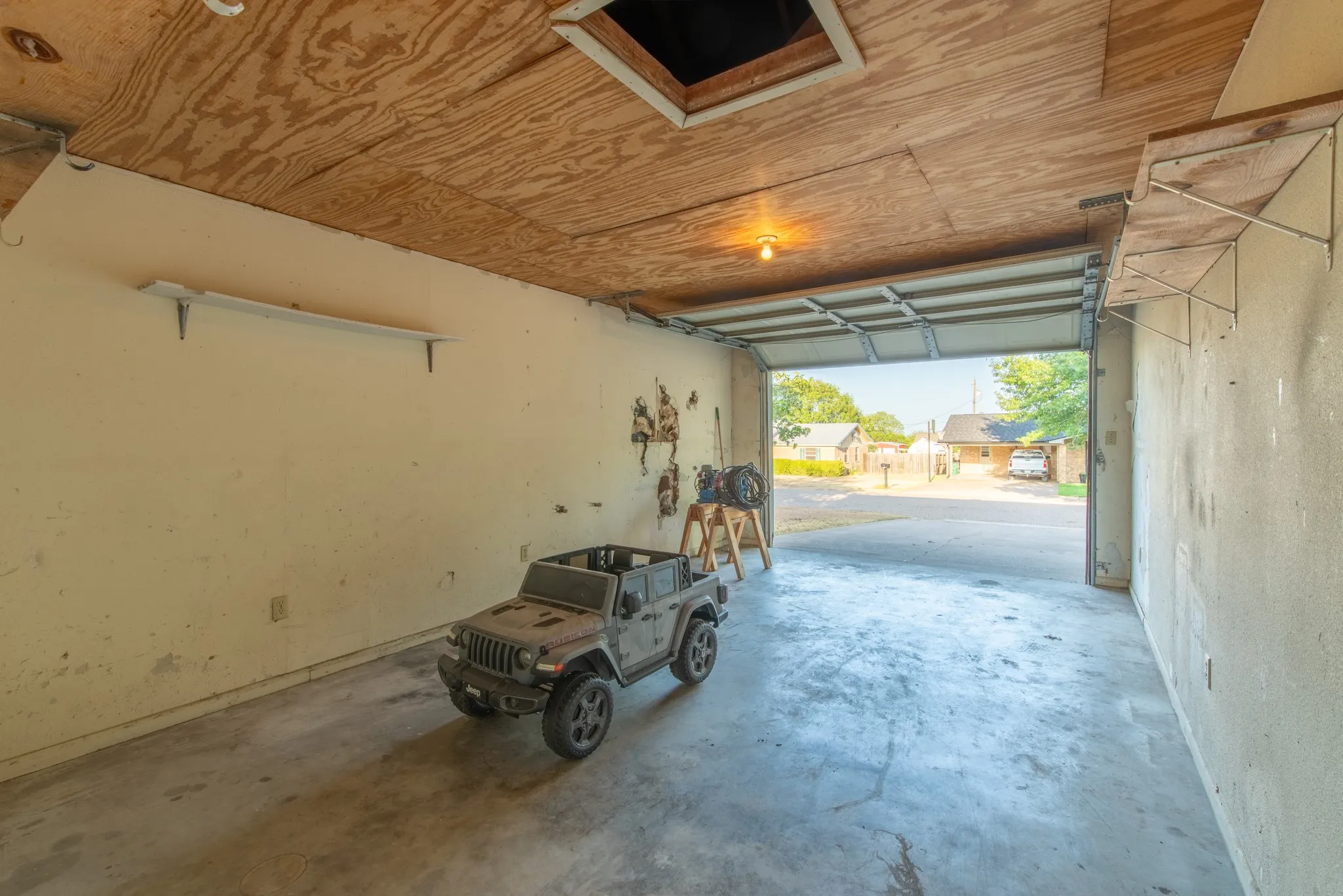 Single Family Residence For Sale in Hamilton County , 510 S Williams Street, Hamilton, Texas 76531, 3 Bedroom, 2 Bathroom, 1 Garage spaces, 1,179 Sqft, built in 1980, mls#21360893, Real Estate Agent in Hamilton, Homes For Sale in Hamilton county, Homes For Sale in Hamilton, Realtor in Hamilton Texas, Real Estate Brokerage Independent Realty Texas, Luminita Cordes Realtor