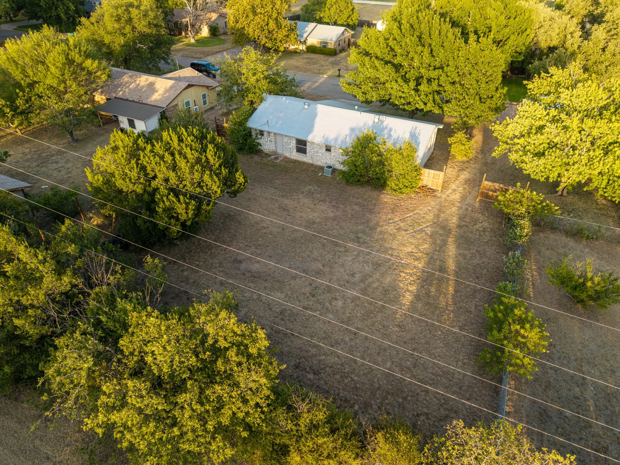 Single Family Residence For Sale in Hamilton County , 510 S Williams Street, Hamilton, Texas 76531, 3 Bedroom, 2 Bathroom, 1 Garage spaces, 1,179 Sqft, built in 1980, mls#21360893, Real Estate Agent in Hamilton, Homes For Sale in Hamilton county, Homes For Sale in Hamilton, Realtor in Hamilton Texas, Real Estate Brokerage Independent Realty Texas, Luminita Cordes Realtor