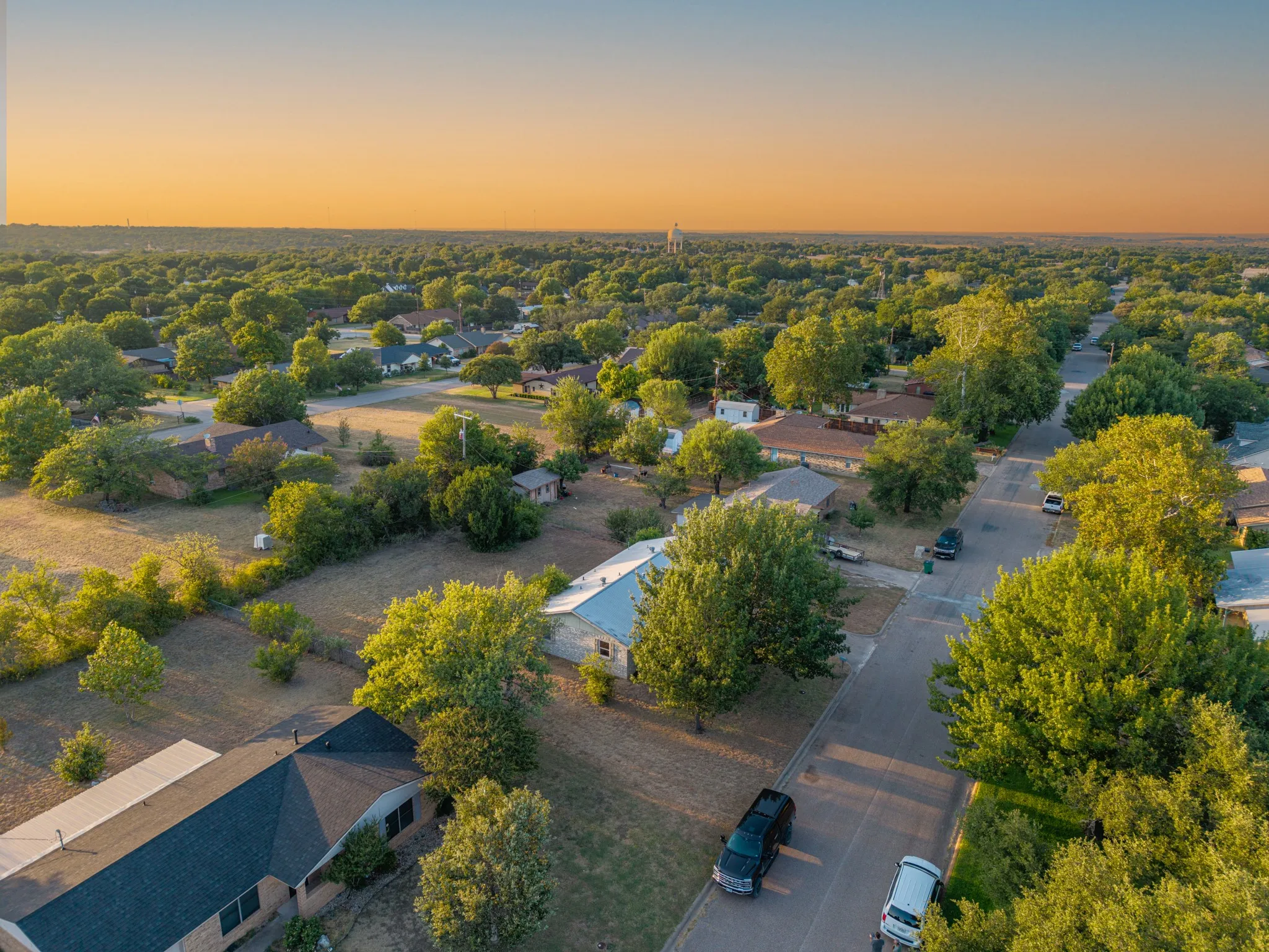 Single Family Residence For Sale in Hamilton County , 510 S Williams Street, Hamilton, Texas 76531, 3 Bedroom, 2 Bathroom, 1 Garage spaces, 1,179 Sqft, built in 1980, mls#21360893, Real Estate Agent in Hamilton, Homes For Sale in Hamilton county, Homes For Sale in Hamilton, Realtor in Hamilton Texas, Real Estate Brokerage Independent Realty Texas, Luminita Cordes Realtor