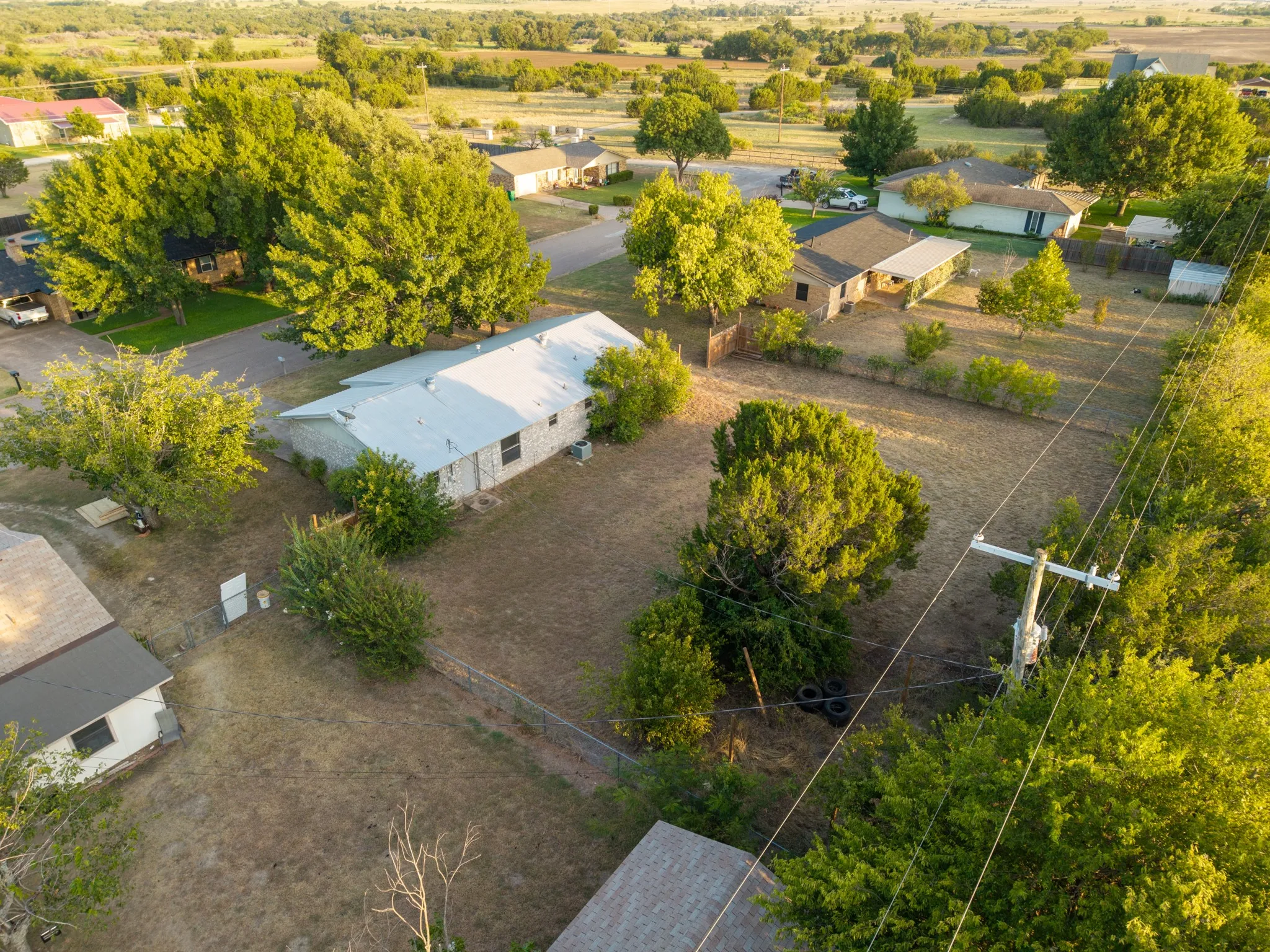 Single Family Residence For Sale in Hamilton County , 510 S Williams Street, Hamilton, Texas 76531, 3 Bedroom, 2 Bathroom, 1 Garage spaces, 1,179 Sqft, built in 1980, mls#21360893, Real Estate Agent in Hamilton, Homes For Sale in Hamilton county, Homes For Sale in Hamilton, Realtor in Hamilton Texas, Real Estate Brokerage Independent Realty Texas, Luminita Cordes Realtor