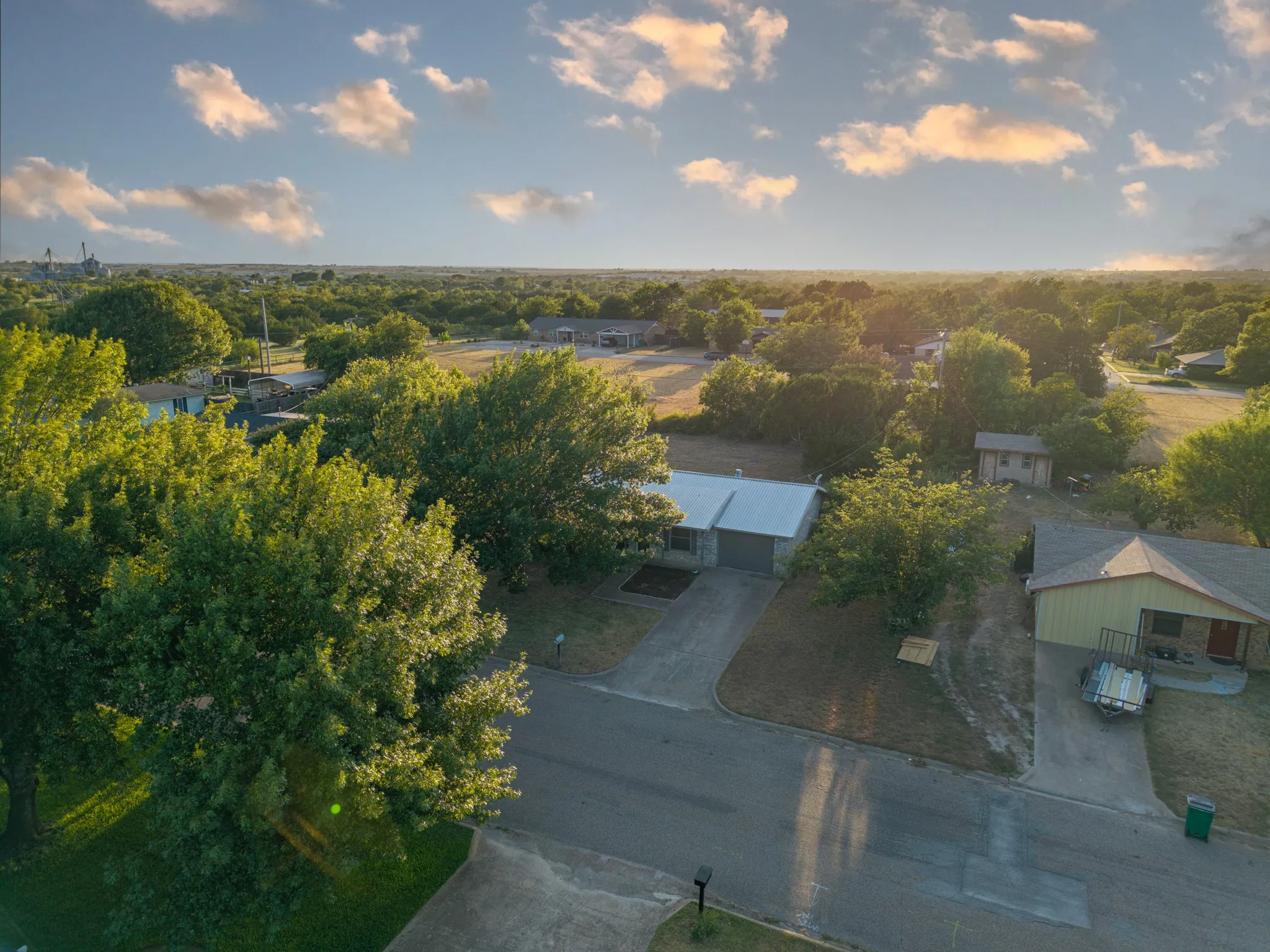 Single Family Residence For Sale in Hamilton County , 510 S Williams Street, Hamilton, Texas 76531, 3 Bedroom, 2 Bathroom, 1 Garage spaces, 1,179 Sqft, built in 1980, mls#21360893, Real Estate Agent in Hamilton, Homes For Sale in Hamilton county, Homes For Sale in Hamilton, Realtor in Hamilton Texas, Real Estate Brokerage Independent Realty Texas, Luminita Cordes Realtor