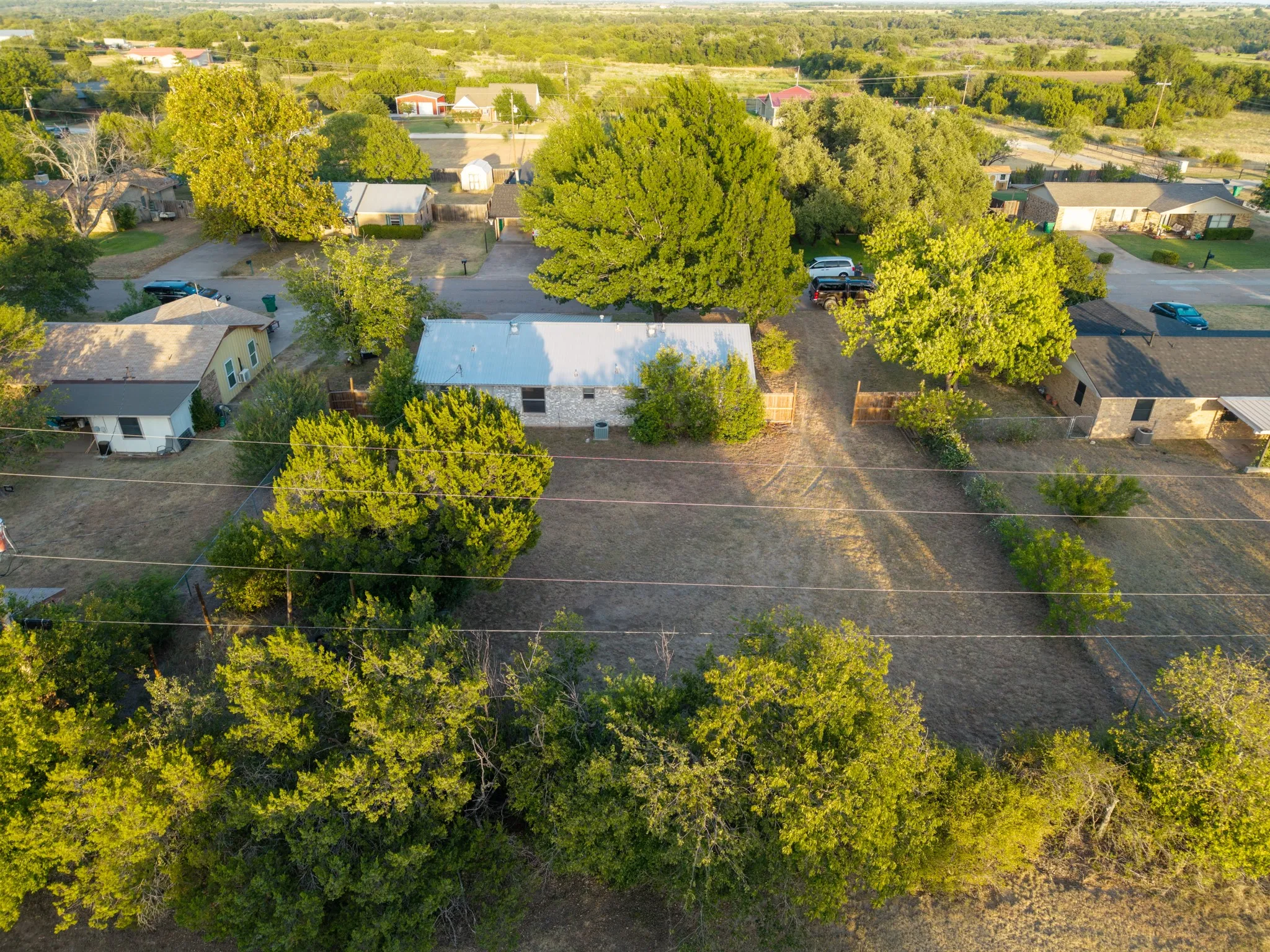 Single Family Residence For Sale in Hamilton County , 510 S Williams Street, Hamilton, Texas 76531, 3 Bedroom, 2 Bathroom, 1 Garage spaces, 1,179 Sqft, built in 1980, mls#21360893, Real Estate Agent in Hamilton, Homes For Sale in Hamilton county, Homes For Sale in Hamilton, Realtor in Hamilton Texas, Real Estate Brokerage Independent Realty Texas, Luminita Cordes Realtor