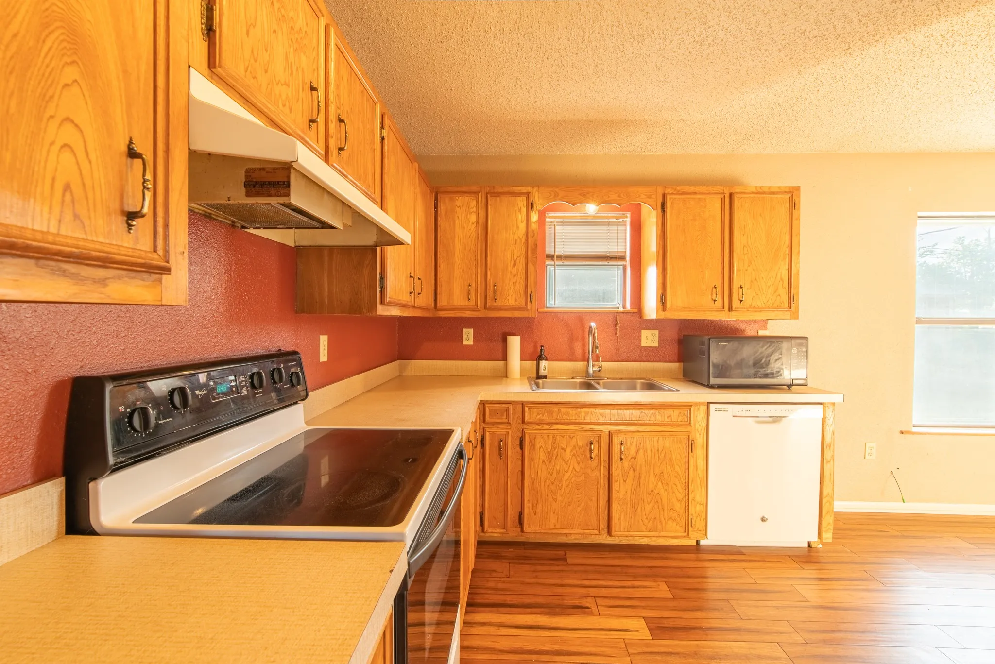 Single Family Residence For Sale in Hamilton County , 510 S Williams Street, Hamilton, Texas 76531, 3 Bedroom, 2 Bathroom, 1 Garage spaces, 1,179 Sqft, built in 1980, mls#21360893, Real Estate Agent in Hamilton, Homes For Sale in Hamilton county, Homes For Sale in Hamilton, Realtor in Hamilton Texas, Real Estate Brokerage Independent Realty Texas, Luminita Cordes Realtor