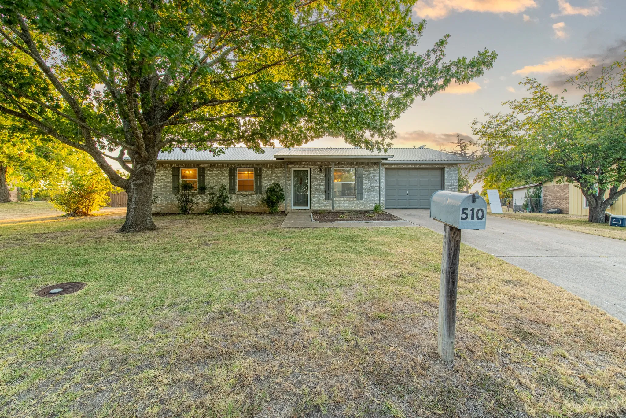 Single Family Residence For Sale in Hamilton County , 510 S Williams Street, Hamilton, Texas 76531, 3 Bedroom, 2 Bathroom, 1 Garage spaces, 1,179 Sqft, built in 1980, mls#21360893, Real Estate Agent in Hamilton, Homes For Sale in Hamilton county, Homes For Sale in Hamilton, Realtor in Hamilton Texas, Real Estate Brokerage Independent Realty Texas, Luminita Cordes Realtor