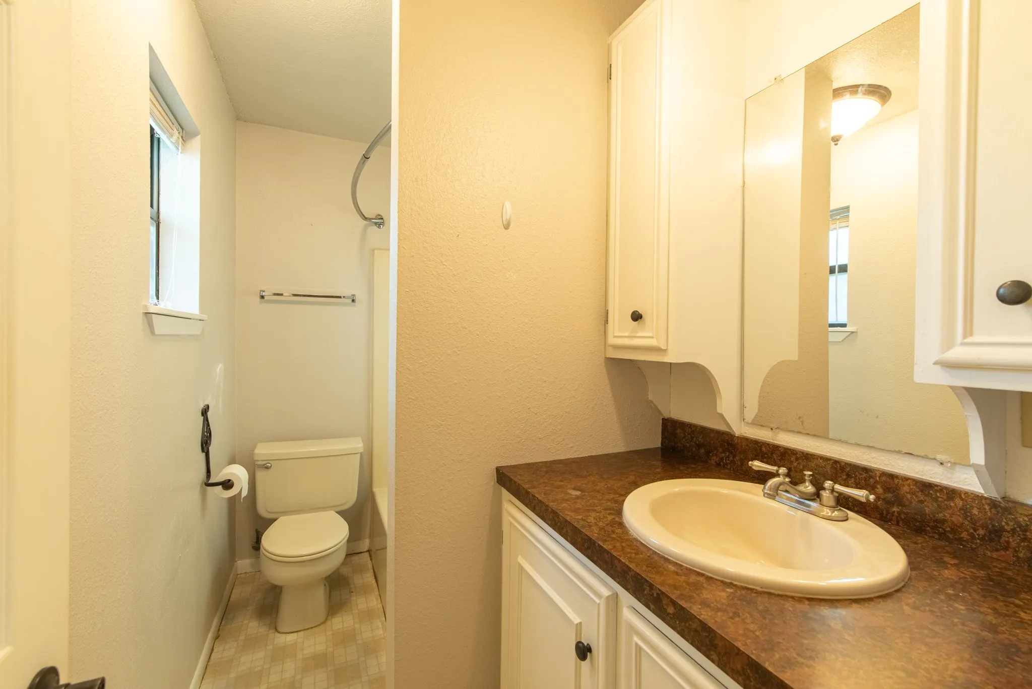 Single Family Residence For Sale in Hamilton County , 510 S Williams Street, Hamilton, Texas 76531, 3 Bedroom, 2 Bathroom, 1 Garage spaces, 1,179 Sqft, built in 1980, mls#21360893, Real Estate Agent in Hamilton, Homes For Sale in Hamilton county, Homes For Sale in Hamilton, Realtor in Hamilton Texas, Real Estate Brokerage Independent Realty Texas, Luminita Cordes Realtor