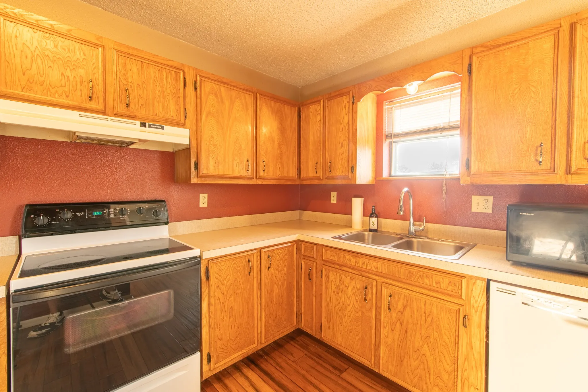 Single Family Residence For Sale in Hamilton County , 510 S Williams Street, Hamilton, Texas 76531, 3 Bedroom, 2 Bathroom, 1 Garage spaces, 1,179 Sqft, built in 1980, mls#21360893, Real Estate Agent in Hamilton, Homes For Sale in Hamilton county, Homes For Sale in Hamilton, Realtor in Hamilton Texas, Real Estate Brokerage Independent Realty Texas, Luminita Cordes Realtor