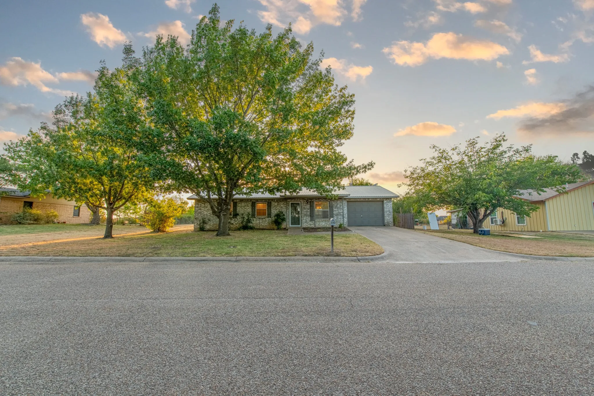 Single Family Residence For Sale in Hamilton County , 510 S Williams Street, Hamilton, Texas 76531, 3 Bedroom, 2 Bathroom, 1 Garage spaces, 1,179 Sqft, built in 1980, mls#21360893, Real Estate Agent in Hamilton, Homes For Sale in Hamilton county, Homes For Sale in Hamilton, Realtor in Hamilton Texas, Real Estate Brokerage Independent Realty Texas, Luminita Cordes Realtor