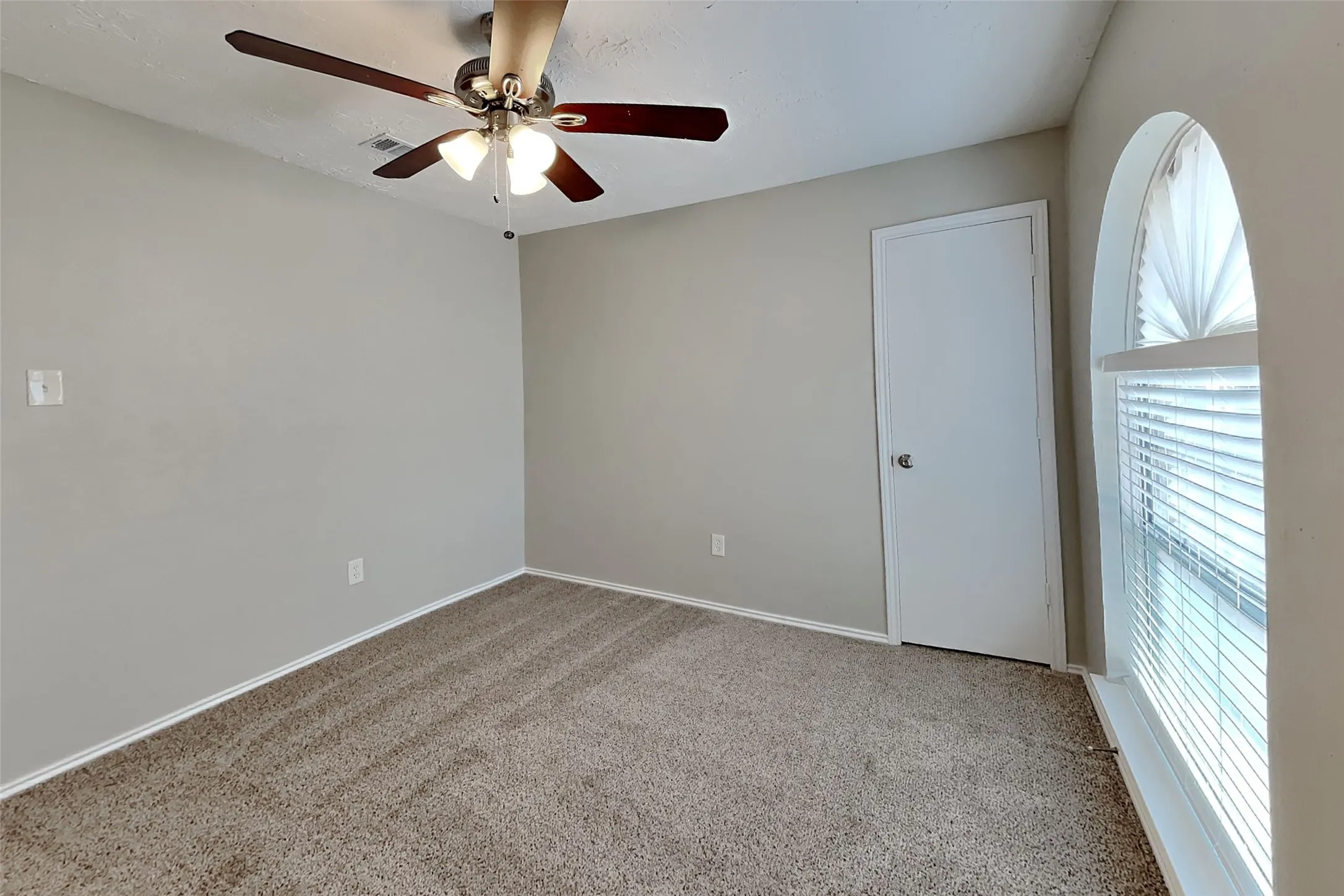 Single Family Residence For Rent in Collin County , 1217 Seabrook Drive, Plano, Texas 75023, 3 Bedroom, 2 Bathroom, 2 Garage spaces, 1,741 Sqft, built in 1981, mls#21361036, Real Estate Agent in Plano, Homes For Rent in Collin county, Homes For Rent in Plano, Realtor in Plano Texas, Real Estate Brokerage Independent Realty Texas, Luminita Cordes Realtor