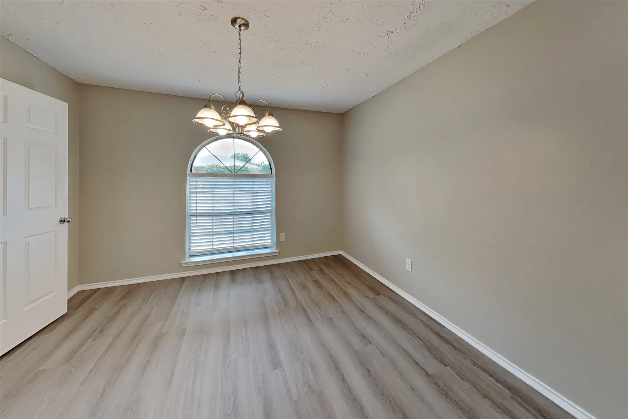 Single Family Residence For Rent in Collin County , 1217 Seabrook Drive, Plano, Texas 75023, 3 Bedroom, 2 Bathroom, 2 Garage spaces, 1,741 Sqft, built in 1981, mls#21361036, Real Estate Agent in Plano, Homes For Rent in Collin county, Homes For Rent in Plano, Realtor in Plano Texas, Real Estate Brokerage Independent Realty Texas, Luminita Cordes Realtor
