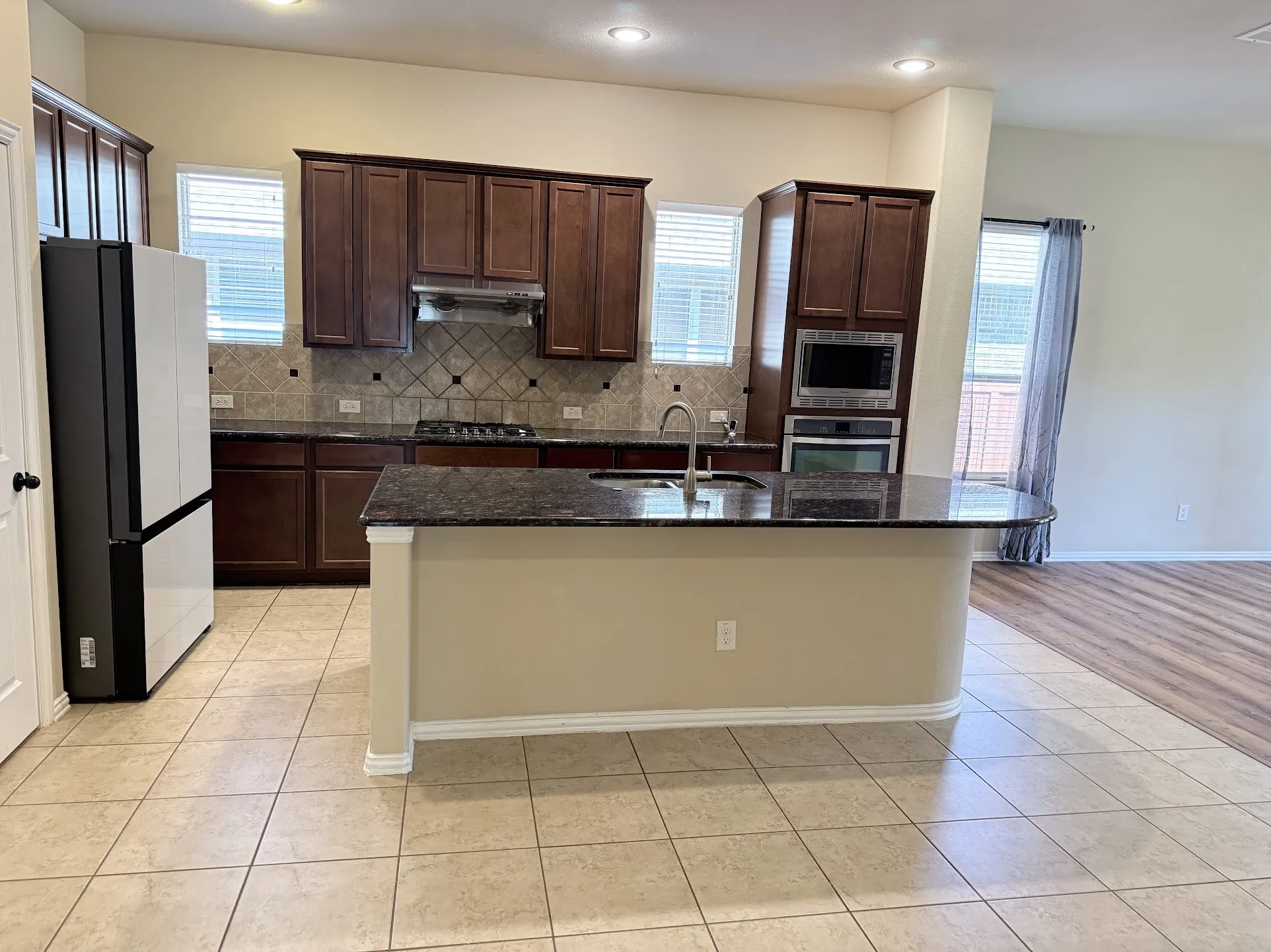 Single Family Residence For Rent in Collin County , 2612 Patriot Drive, Melissa, Texas 75454, 3 Bedroom, 2 Bathroom, 2 Garage spaces, 1,992 Sqft, built in 2012, mls#21361026, Real Estate Agent in Melissa, Homes For Rent in Collin county, Homes For Rent in Melissa, Realtor in Melissa Texas, Real Estate Brokerage Independent Realty Texas, Luminita Cordes Realtor