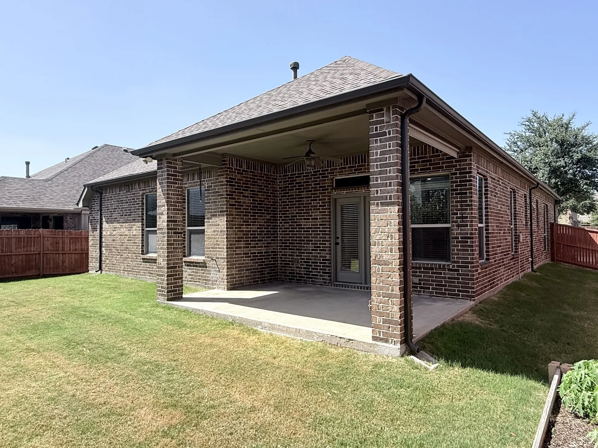 Single Family Residence For Rent in Collin County , 2612 Patriot Drive, Melissa, Texas 75454, 3 Bedroom, 2 Bathroom, 2 Garage spaces, 1,992 Sqft, built in 2012, mls#21361026, Real Estate Agent in Melissa, Homes For Rent in Collin county, Homes For Rent in Melissa, Realtor in Melissa Texas, Real Estate Brokerage Independent Realty Texas, Luminita Cordes Realtor