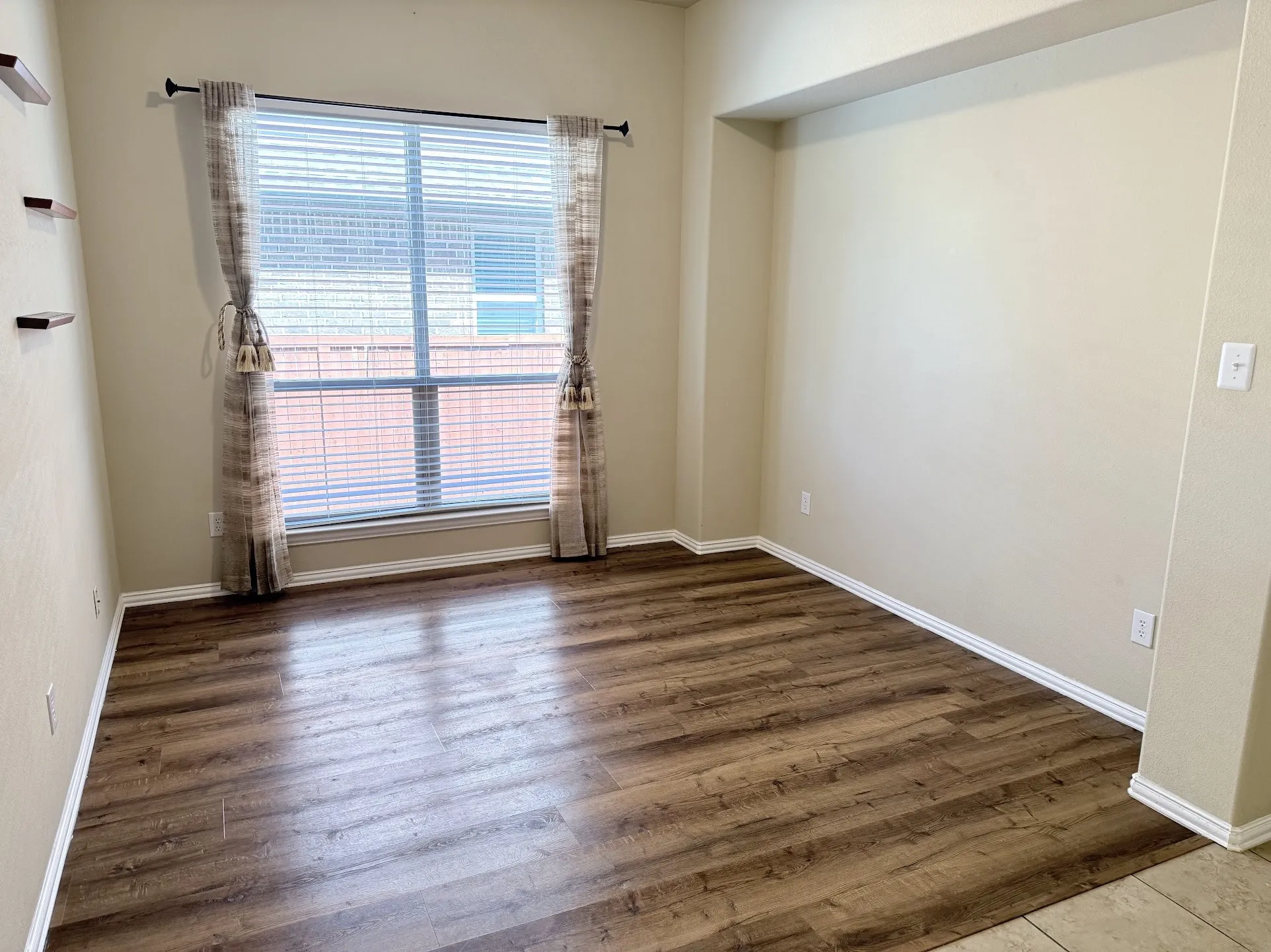 Single Family Residence For Rent in Collin County , 2612 Patriot Drive, Melissa, Texas 75454, 3 Bedroom, 2 Bathroom, 2 Garage spaces, 1,992 Sqft, built in 2012, mls#21361026, Real Estate Agent in Melissa, Homes For Rent in Collin county, Homes For Rent in Melissa, Realtor in Melissa Texas, Real Estate Brokerage Independent Realty Texas, Luminita Cordes Realtor