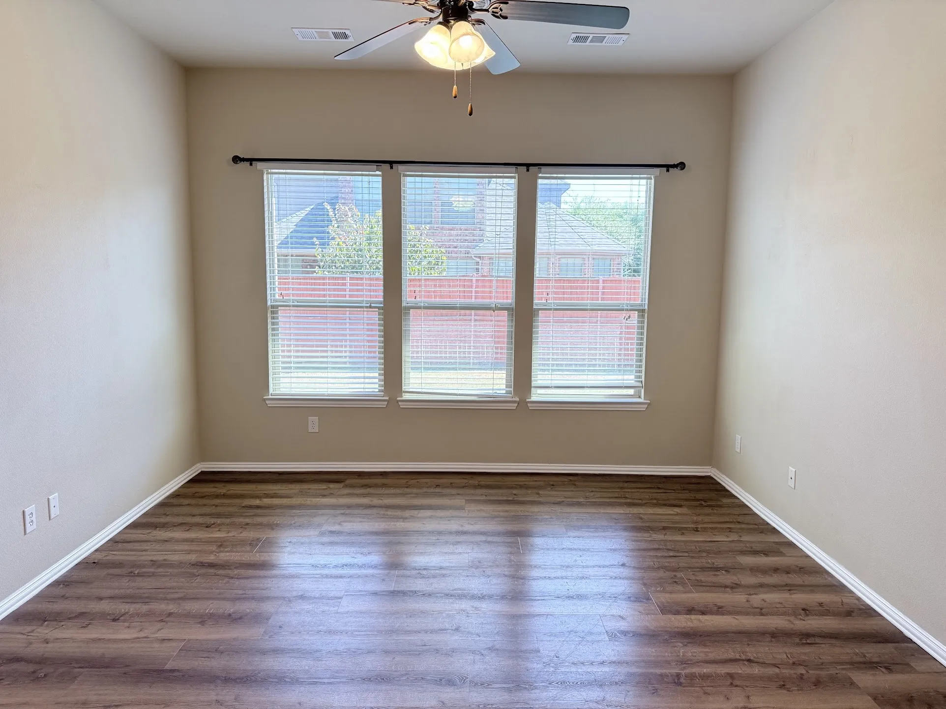 Single Family Residence For Rent in Collin County , 2612 Patriot Drive, Melissa, Texas 75454, 3 Bedroom, 2 Bathroom, 2 Garage spaces, 1,992 Sqft, built in 2012, mls#21361026, Real Estate Agent in Melissa, Homes For Rent in Collin county, Homes For Rent in Melissa, Realtor in Melissa Texas, Real Estate Brokerage Independent Realty Texas, Luminita Cordes Realtor