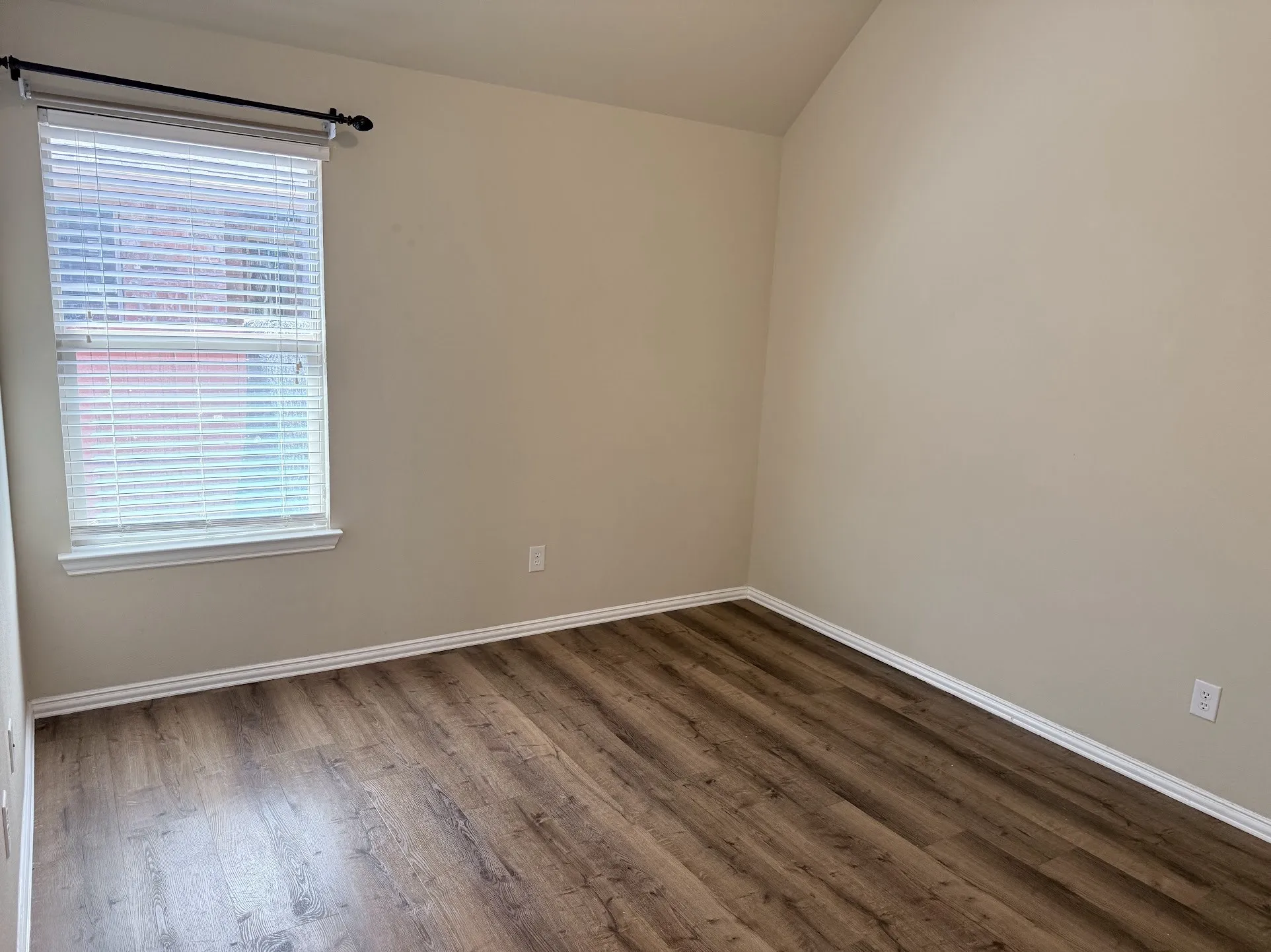 Single Family Residence For Rent in Collin County , 2612 Patriot Drive, Melissa, Texas 75454, 3 Bedroom, 2 Bathroom, 2 Garage spaces, 1,992 Sqft, built in 2012, mls#21361026, Real Estate Agent in Melissa, Homes For Rent in Collin county, Homes For Rent in Melissa, Realtor in Melissa Texas, Real Estate Brokerage Independent Realty Texas, Luminita Cordes Realtor