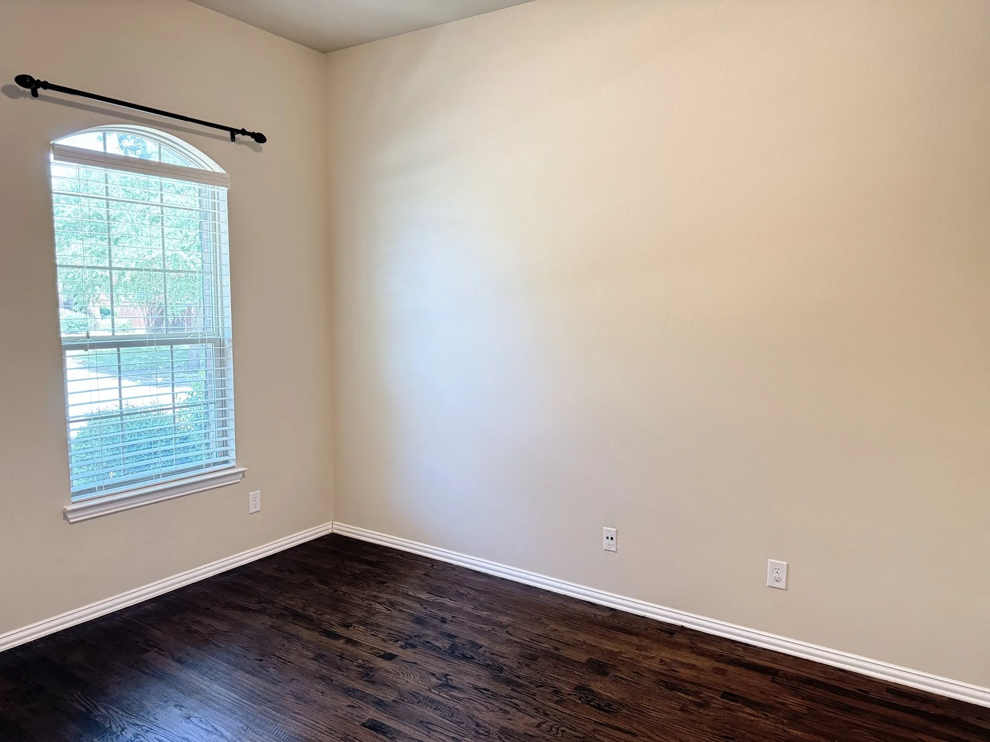 Single Family Residence For Rent in Collin County , 2612 Patriot Drive, Melissa, Texas 75454, 3 Bedroom, 2 Bathroom, 2 Garage spaces, 1,992 Sqft, built in 2012, mls#21361026, Real Estate Agent in Melissa, Homes For Rent in Collin county, Homes For Rent in Melissa, Realtor in Melissa Texas, Real Estate Brokerage Independent Realty Texas, Luminita Cordes Realtor