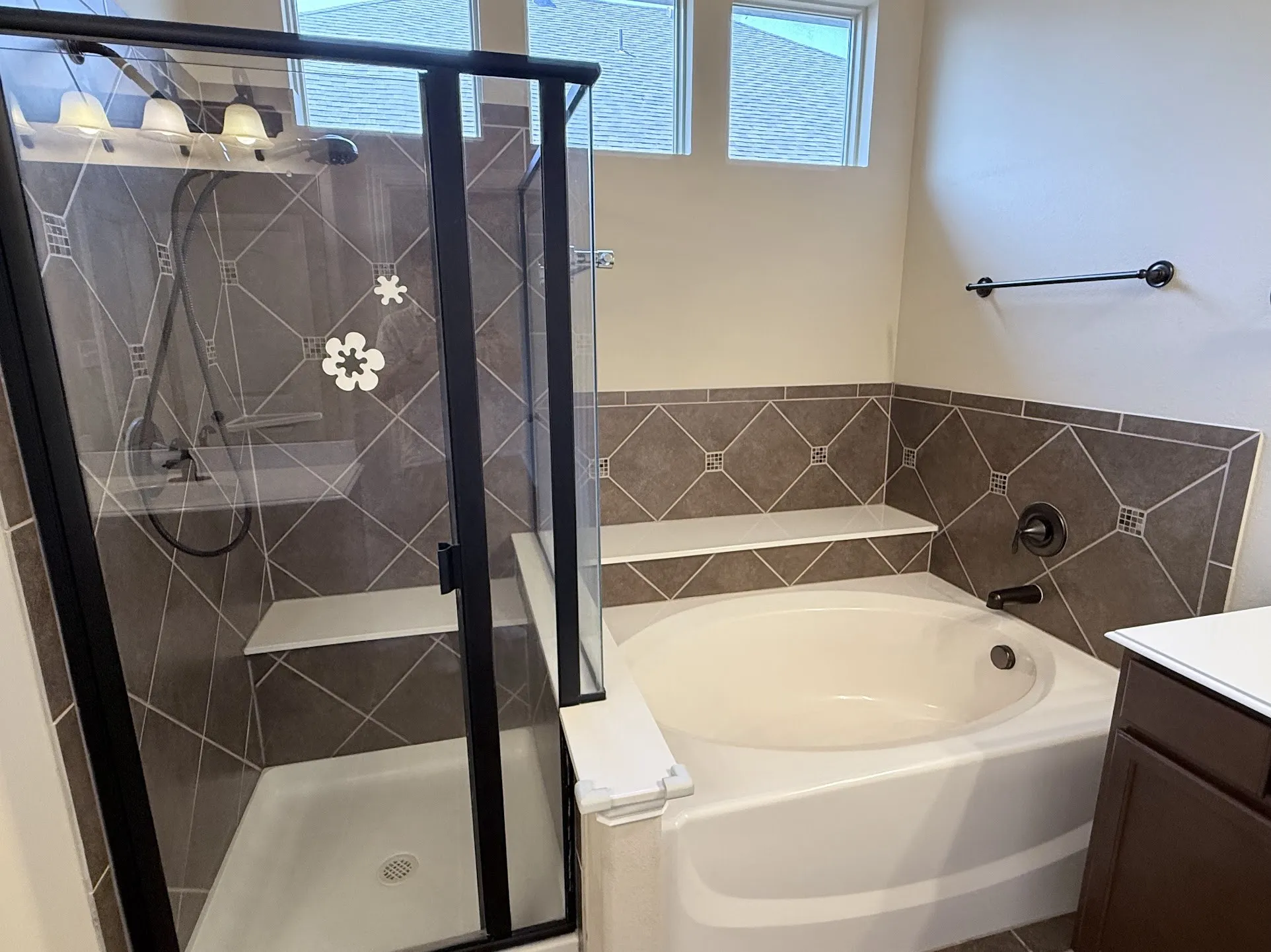 Single Family Residence For Rent in Collin County , 2612 Patriot Drive, Melissa, Texas 75454, 3 Bedroom, 2 Bathroom, 2 Garage spaces, 1,992 Sqft, built in 2012, mls#21361026, Real Estate Agent in Melissa, Homes For Rent in Collin county, Homes For Rent in Melissa, Realtor in Melissa Texas, Real Estate Brokerage Independent Realty Texas, Luminita Cordes Realtor