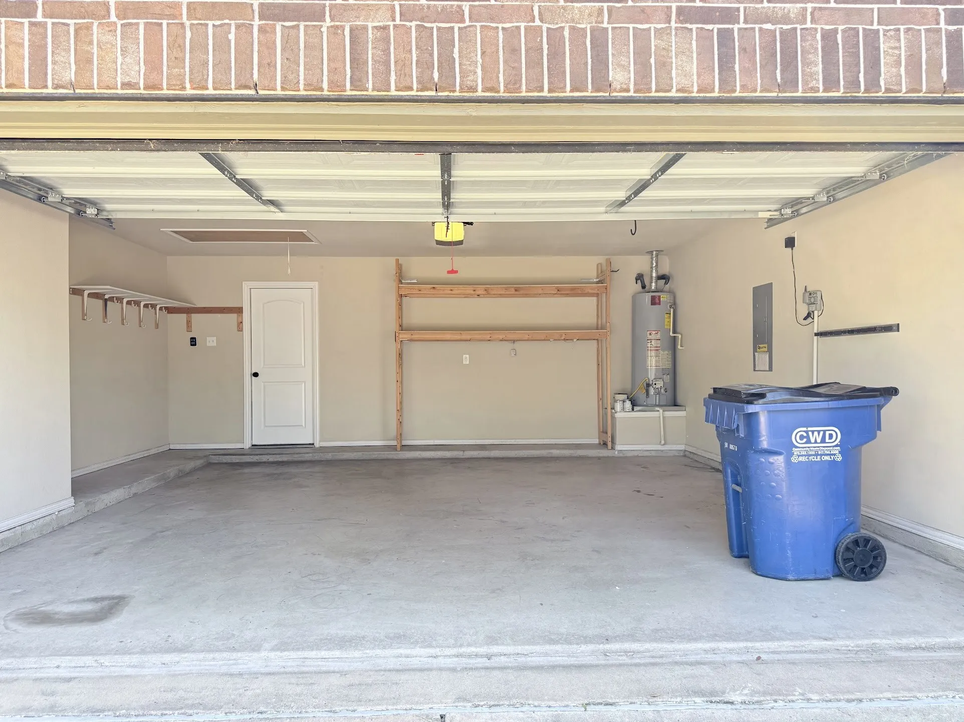 Single Family Residence For Rent in Collin County , 2612 Patriot Drive, Melissa, Texas 75454, 3 Bedroom, 2 Bathroom, 2 Garage spaces, 1,992 Sqft, built in 2012, mls#21361026, Real Estate Agent in Melissa, Homes For Rent in Collin county, Homes For Rent in Melissa, Realtor in Melissa Texas, Real Estate Brokerage Independent Realty Texas, Luminita Cordes Realtor