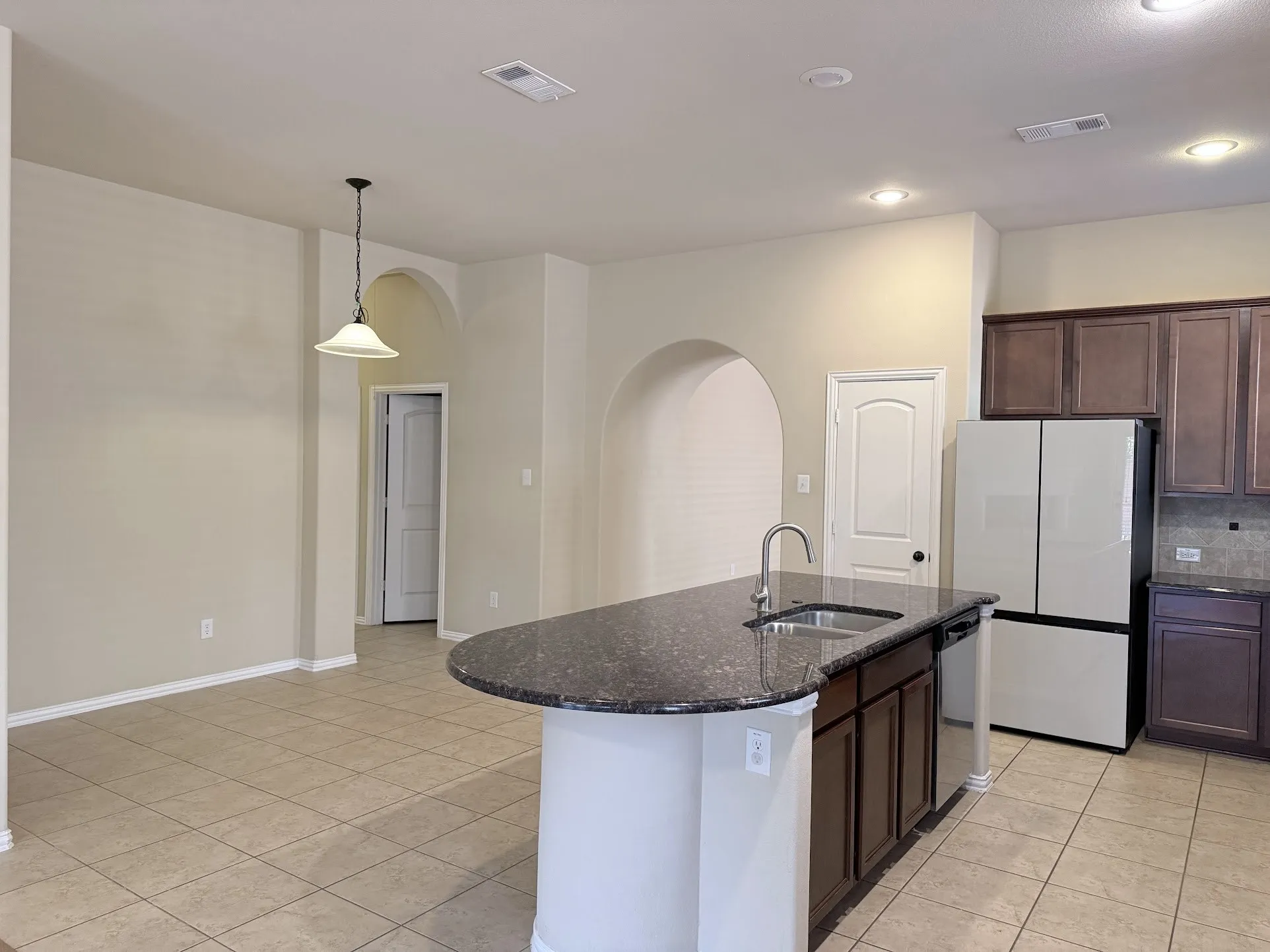 Single Family Residence For Rent in Collin County , 2612 Patriot Drive, Melissa, Texas 75454, 3 Bedroom, 2 Bathroom, 2 Garage spaces, 1,992 Sqft, built in 2012, mls#21361026, Real Estate Agent in Melissa, Homes For Rent in Collin county, Homes For Rent in Melissa, Realtor in Melissa Texas, Real Estate Brokerage Independent Realty Texas, Luminita Cordes Realtor
