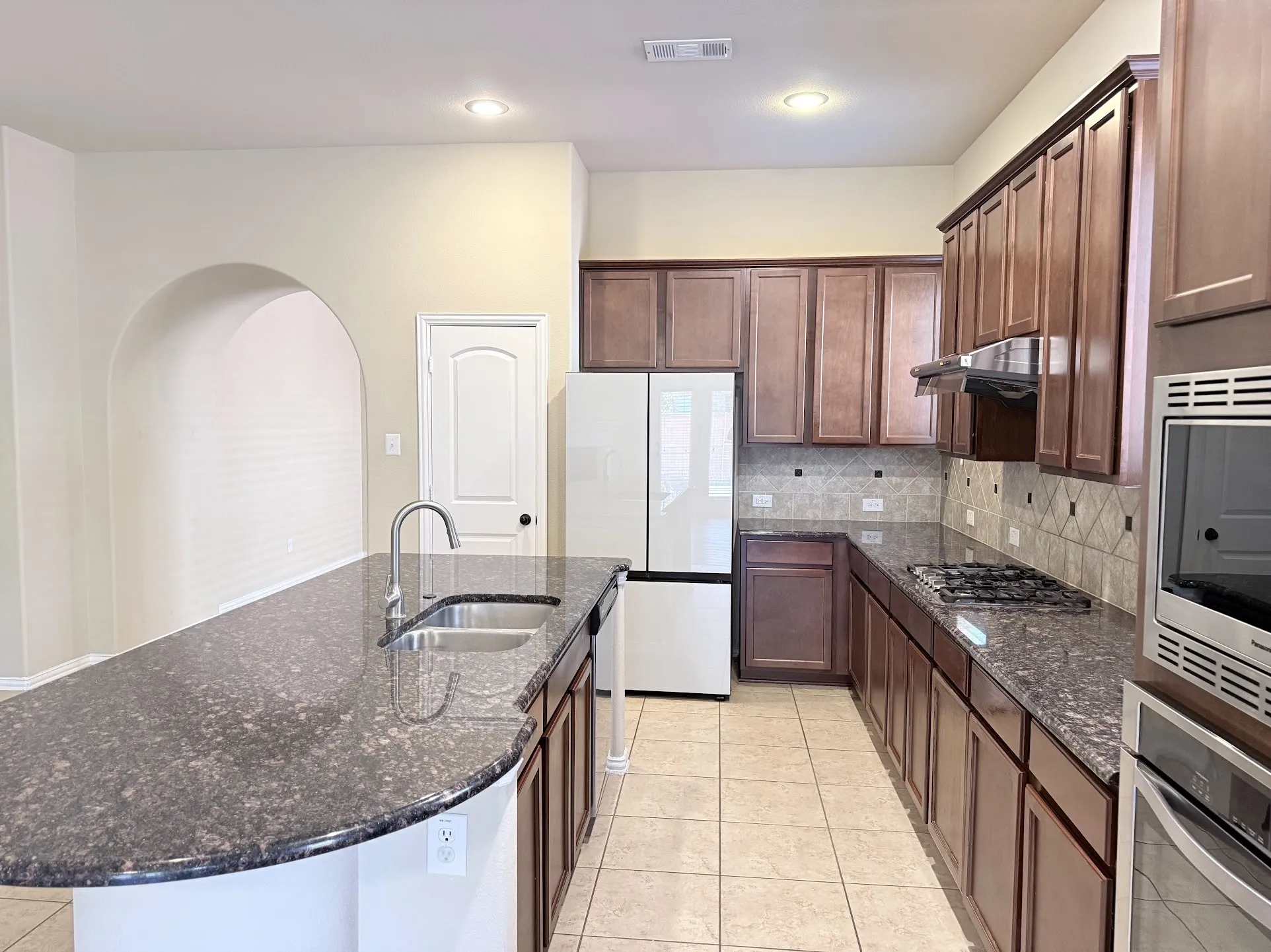 Single Family Residence For Rent in Collin County , 2612 Patriot Drive, Melissa, Texas 75454, 3 Bedroom, 2 Bathroom, 2 Garage spaces, 1,992 Sqft, built in 2012, mls#21361026, Real Estate Agent in Melissa, Homes For Rent in Collin county, Homes For Rent in Melissa, Realtor in Melissa Texas, Real Estate Brokerage Independent Realty Texas, Luminita Cordes Realtor