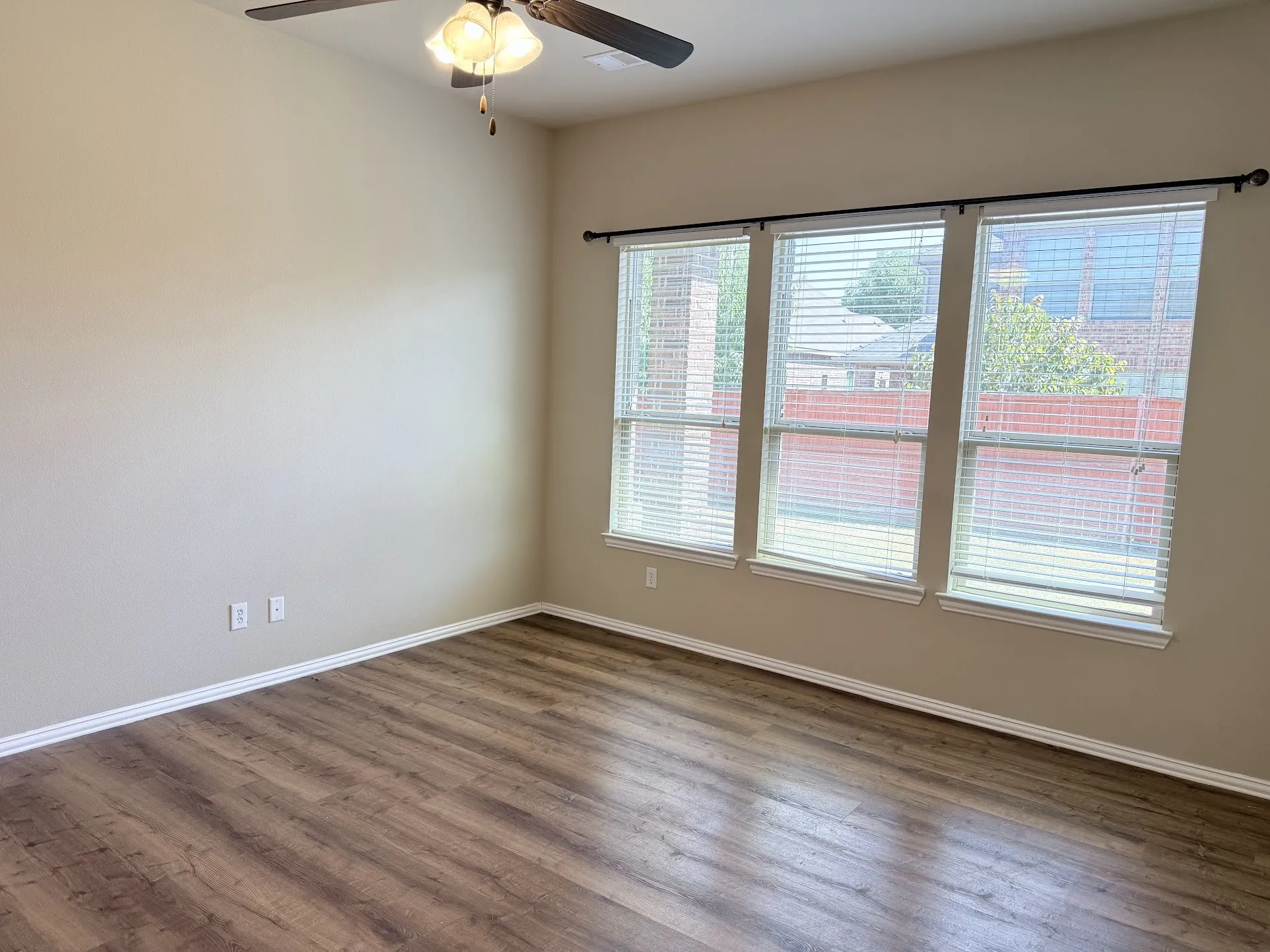 Single Family Residence For Rent in Collin County , 2612 Patriot Drive, Melissa, Texas 75454, 3 Bedroom, 2 Bathroom, 2 Garage spaces, 1,992 Sqft, built in 2012, mls#21361026, Real Estate Agent in Melissa, Homes For Rent in Collin county, Homes For Rent in Melissa, Realtor in Melissa Texas, Real Estate Brokerage Independent Realty Texas, Luminita Cordes Realtor