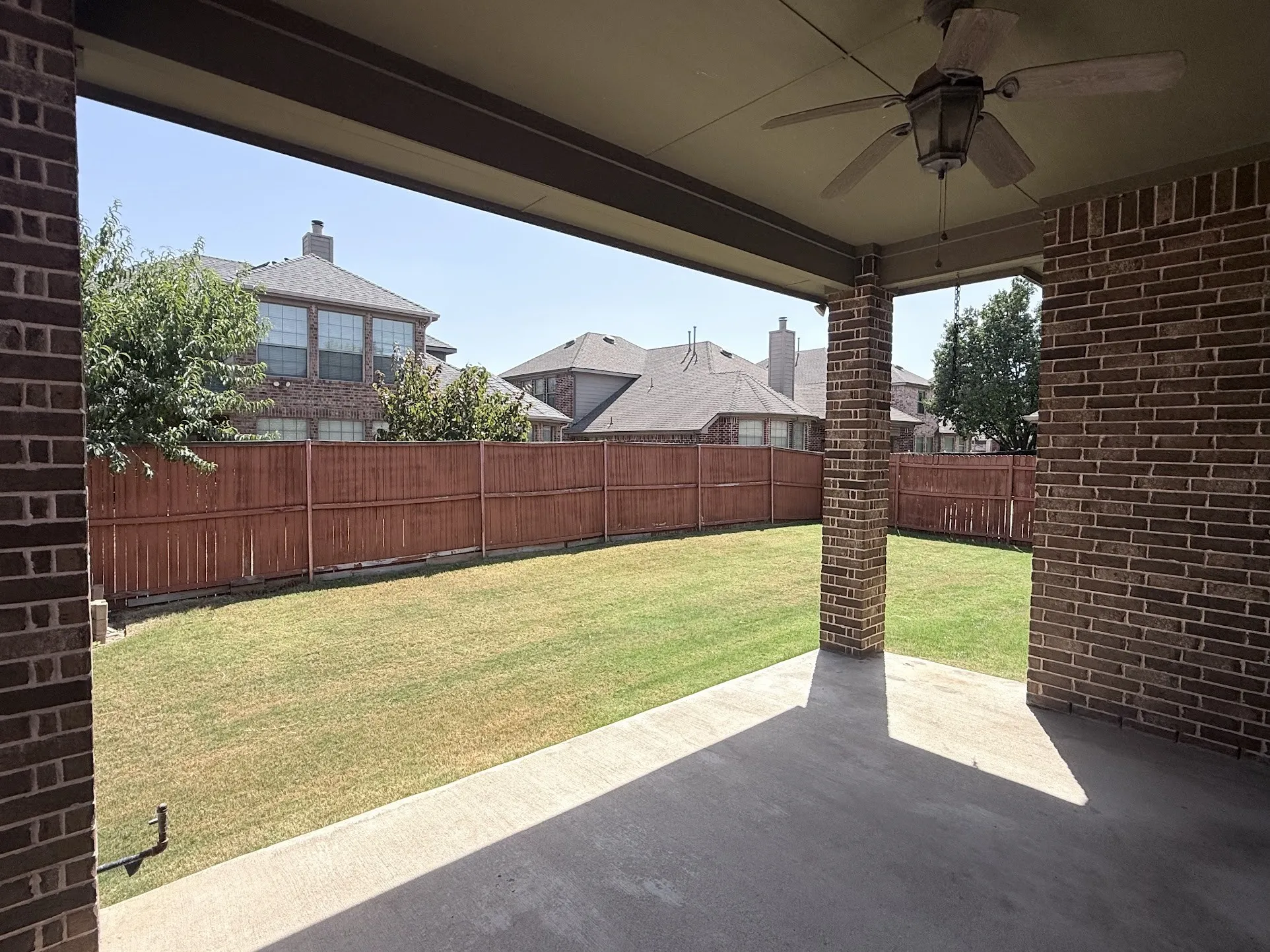 Single Family Residence For Rent in Collin County , 2612 Patriot Drive, Melissa, Texas 75454, 3 Bedroom, 2 Bathroom, 2 Garage spaces, 1,992 Sqft, built in 2012, mls#21361026, Real Estate Agent in Melissa, Homes For Rent in Collin county, Homes For Rent in Melissa, Realtor in Melissa Texas, Real Estate Brokerage Independent Realty Texas, Luminita Cordes Realtor
