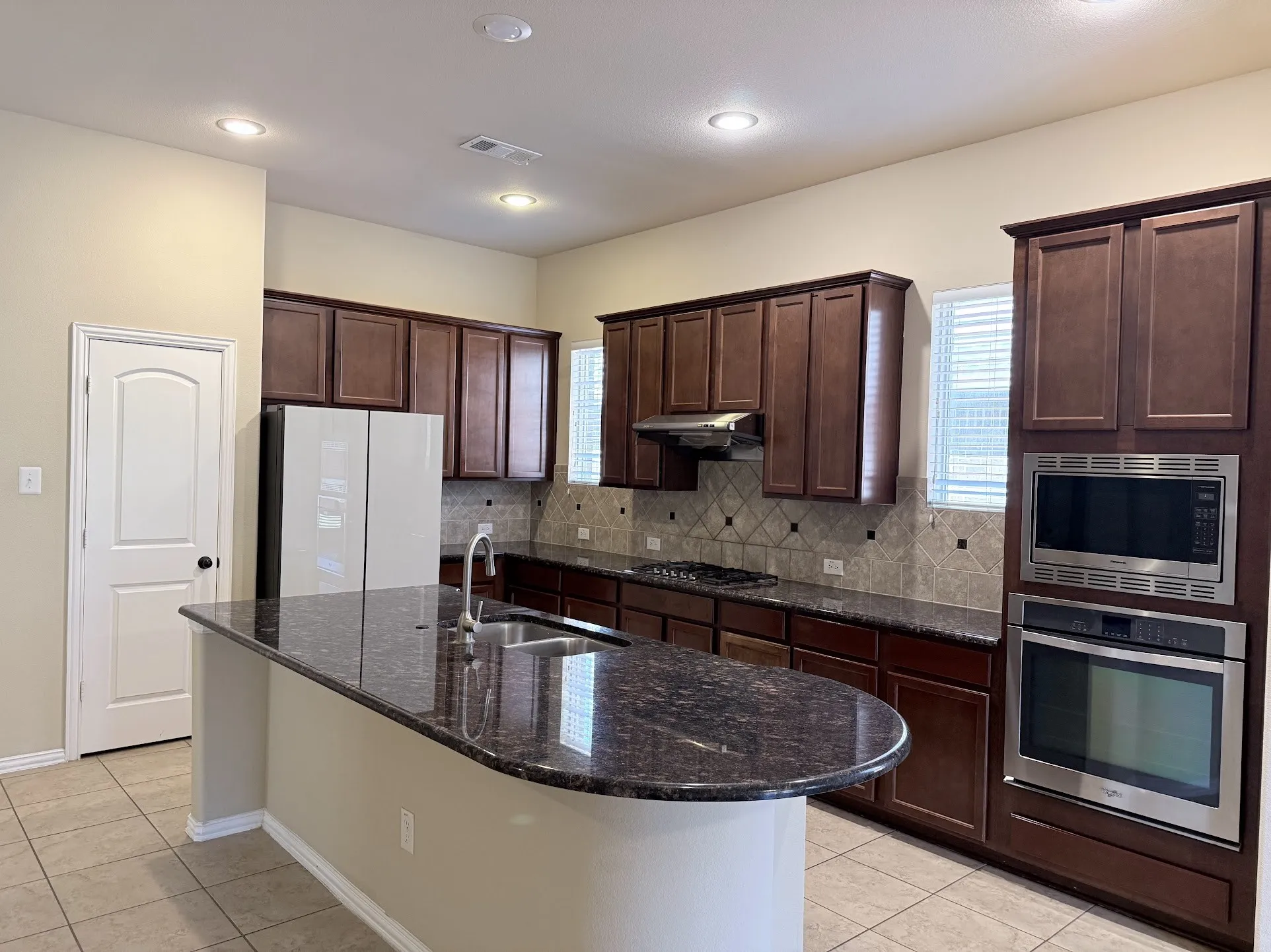 Single Family Residence For Rent in Collin County , 2612 Patriot Drive, Melissa, Texas 75454, 3 Bedroom, 2 Bathroom, 2 Garage spaces, 1,992 Sqft, built in 2012, mls#21361026, Real Estate Agent in Melissa, Homes For Rent in Collin county, Homes For Rent in Melissa, Realtor in Melissa Texas, Real Estate Brokerage Independent Realty Texas, Luminita Cordes Realtor