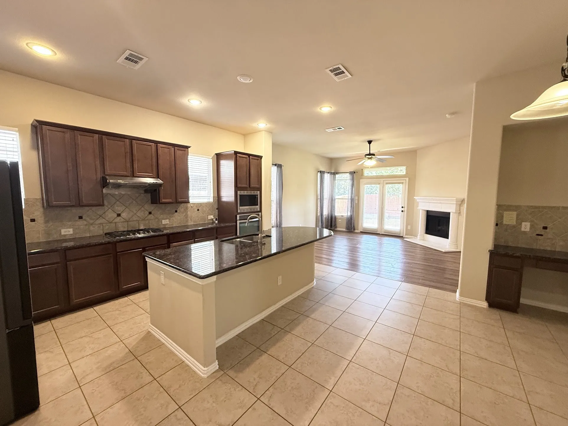Single Family Residence For Rent in Collin County , 2612 Patriot Drive, Melissa, Texas 75454, 3 Bedroom, 2 Bathroom, 2 Garage spaces, 1,992 Sqft, built in 2012, mls#21361026, Real Estate Agent in Melissa, Homes For Rent in Collin county, Homes For Rent in Melissa, Realtor in Melissa Texas, Real Estate Brokerage Independent Realty Texas, Luminita Cordes Realtor