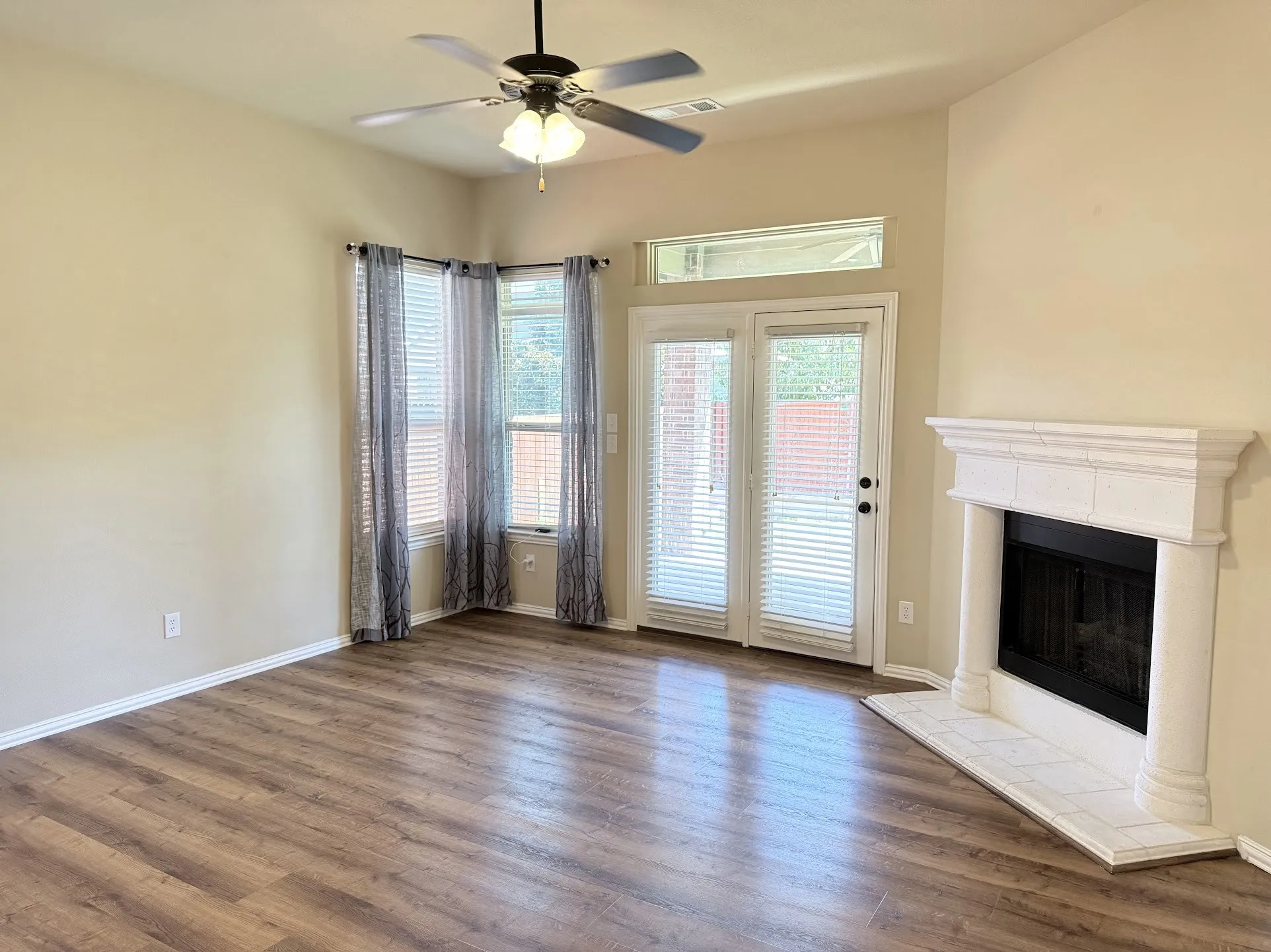Single Family Residence For Rent in Collin County , 2612 Patriot Drive, Melissa, Texas 75454, 3 Bedroom, 2 Bathroom, 2 Garage spaces, 1,992 Sqft, built in 2012, mls#21361026, Real Estate Agent in Melissa, Homes For Rent in Collin county, Homes For Rent in Melissa, Realtor in Melissa Texas, Real Estate Brokerage Independent Realty Texas, Luminita Cordes Realtor