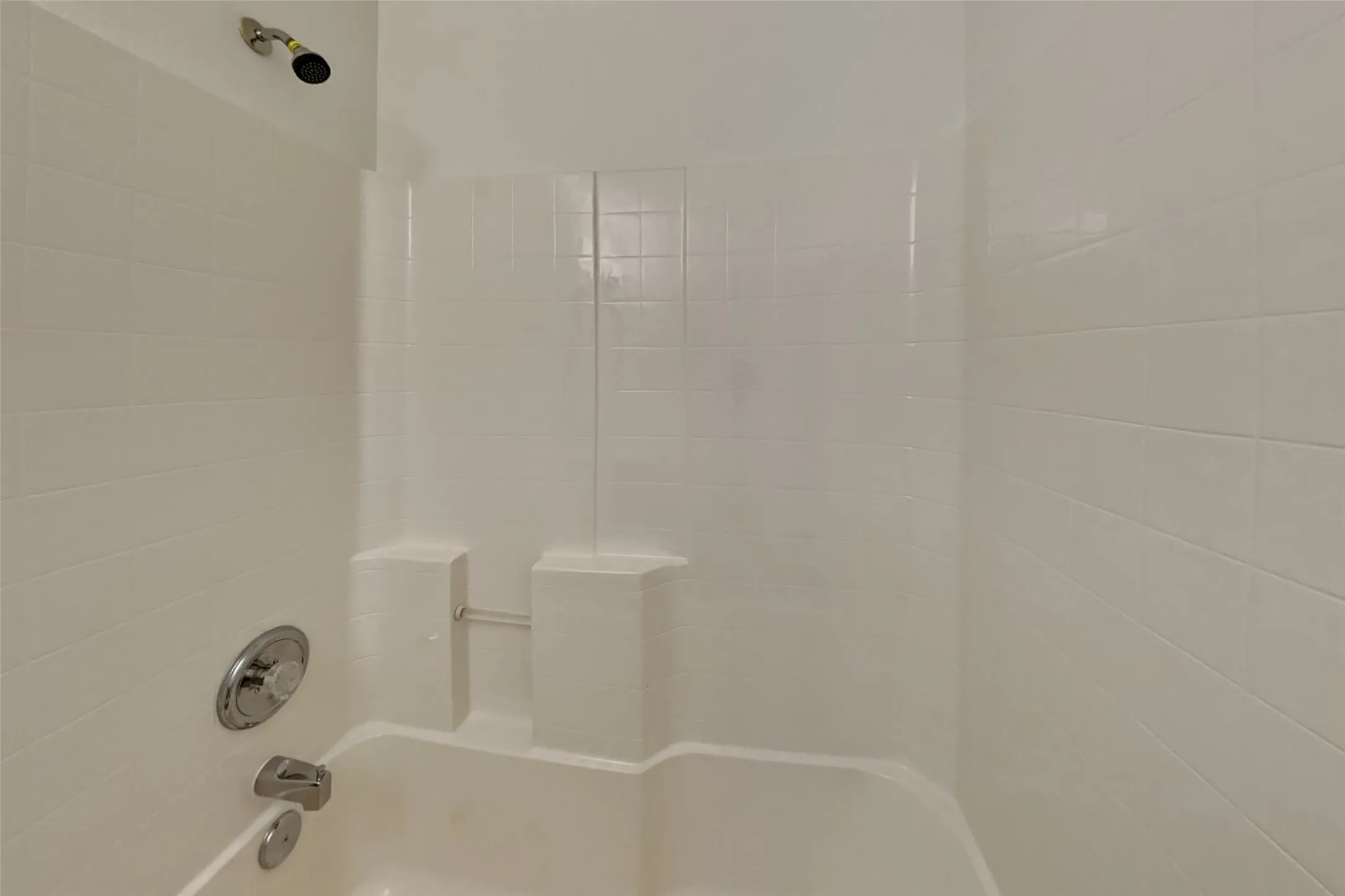 Single Family Residence For Rent in Tarrant County , 5145 Cliff Oaks Drive, Fort Worth, Texas 76179, 3 Bedroom, 2 Bathroom, 2 Garage spaces, 1,881 Sqft, built in 2004, mls#21361042, Real Estate Agent in Fort Worth, Homes For Rent in Tarrant county, Homes For Rent in Fort Worth, Realtor in Fort Worth Texas, Real Estate Brokerage Independent Realty Texas, Luminita Cordes Realtor