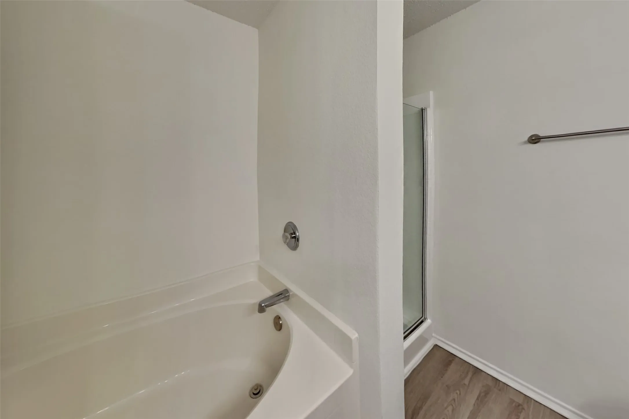 Single Family Residence For Rent in Tarrant County , 5145 Cliff Oaks Drive, Fort Worth, Texas 76179, 3 Bedroom, 2 Bathroom, 2 Garage spaces, 1,881 Sqft, built in 2004, mls#21361042, Real Estate Agent in Fort Worth, Homes For Rent in Tarrant county, Homes For Rent in Fort Worth, Realtor in Fort Worth Texas, Real Estate Brokerage Independent Realty Texas, Luminita Cordes Realtor