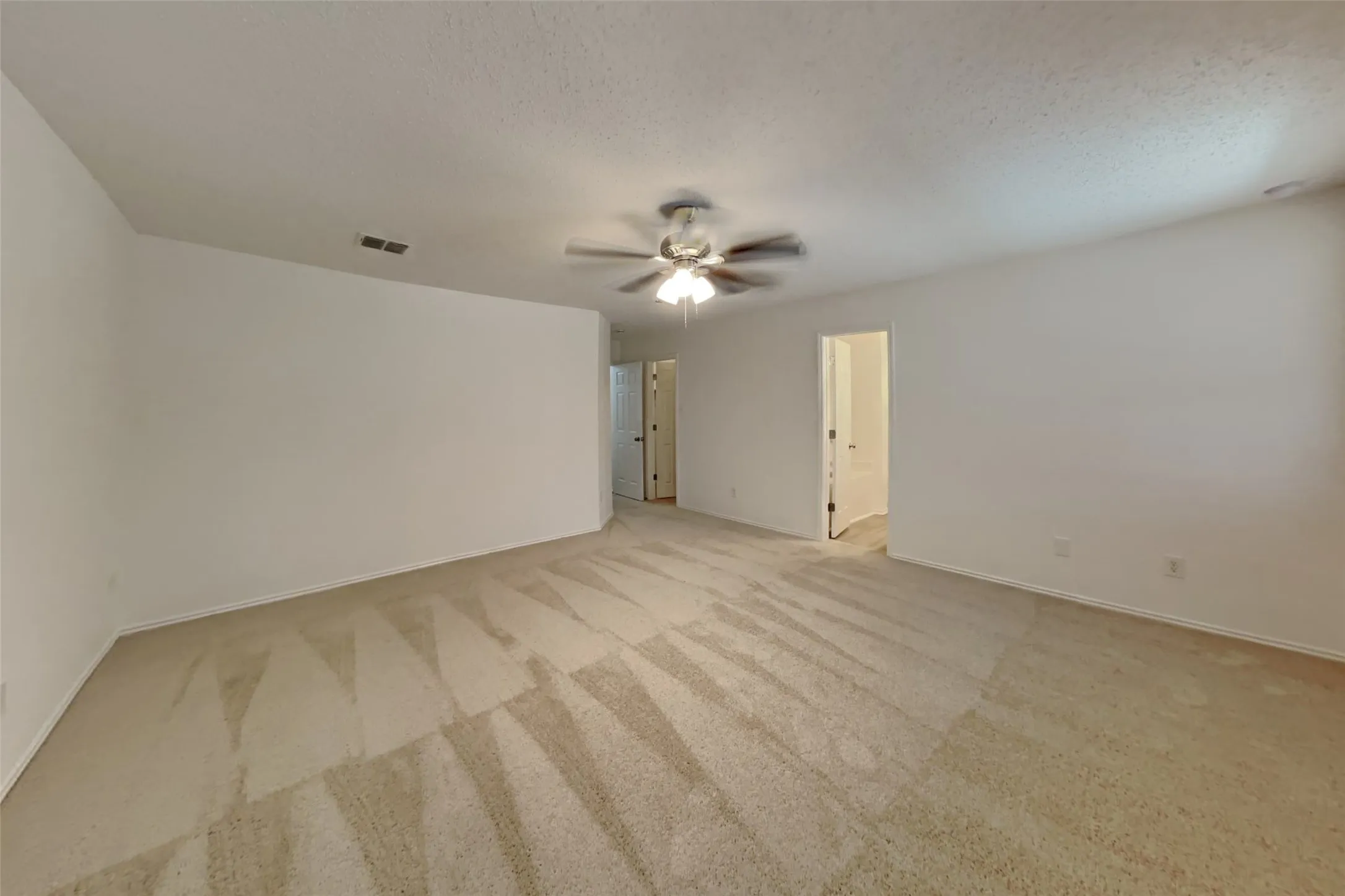 Single Family Residence For Rent in Tarrant County , 5145 Cliff Oaks Drive, Fort Worth, Texas 76179, 3 Bedroom, 2 Bathroom, 2 Garage spaces, 1,881 Sqft, built in 2004, mls#21361042, Real Estate Agent in Fort Worth, Homes For Rent in Tarrant county, Homes For Rent in Fort Worth, Realtor in Fort Worth Texas, Real Estate Brokerage Independent Realty Texas, Luminita Cordes Realtor