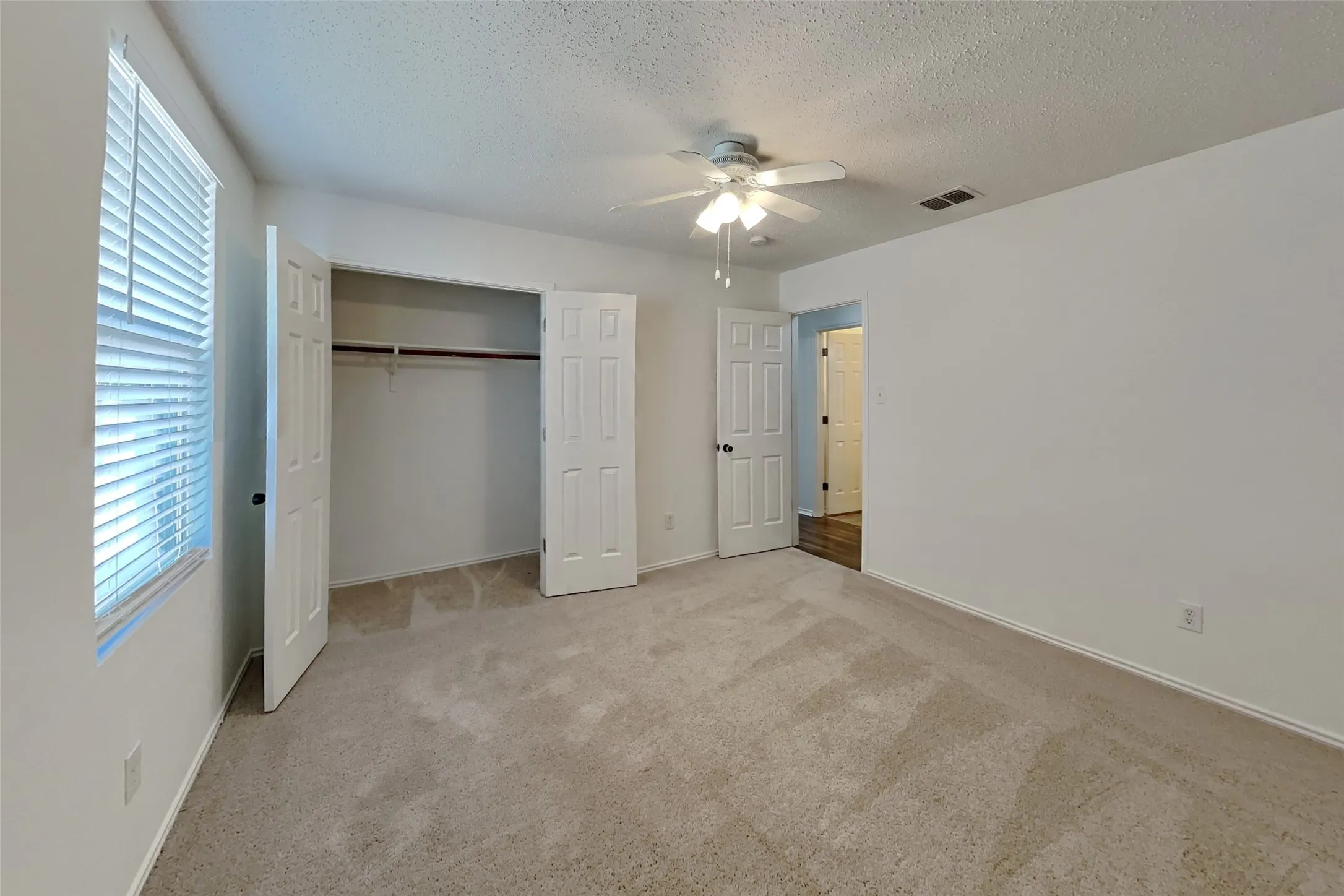 Single Family Residence For Rent in Tarrant County , 5145 Cliff Oaks Drive, Fort Worth, Texas 76179, 3 Bedroom, 2 Bathroom, 2 Garage spaces, 1,881 Sqft, built in 2004, mls#21361042, Real Estate Agent in Fort Worth, Homes For Rent in Tarrant county, Homes For Rent in Fort Worth, Realtor in Fort Worth Texas, Real Estate Brokerage Independent Realty Texas, Luminita Cordes Realtor