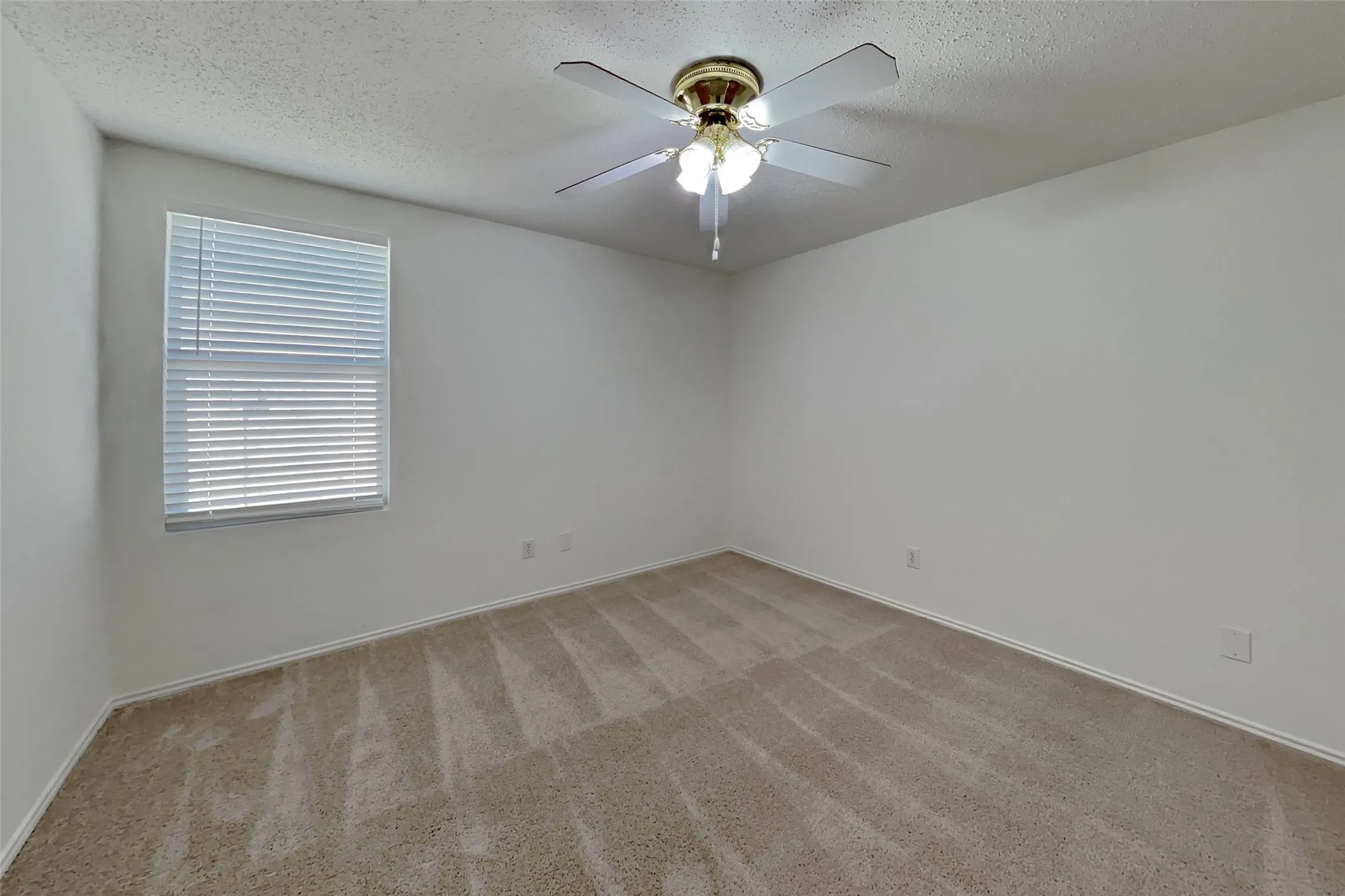 Single Family Residence For Rent in Tarrant County , 5145 Cliff Oaks Drive, Fort Worth, Texas 76179, 3 Bedroom, 2 Bathroom, 2 Garage spaces, 1,881 Sqft, built in 2004, mls#21361042, Real Estate Agent in Fort Worth, Homes For Rent in Tarrant county, Homes For Rent in Fort Worth, Realtor in Fort Worth Texas, Real Estate Brokerage Independent Realty Texas, Luminita Cordes Realtor