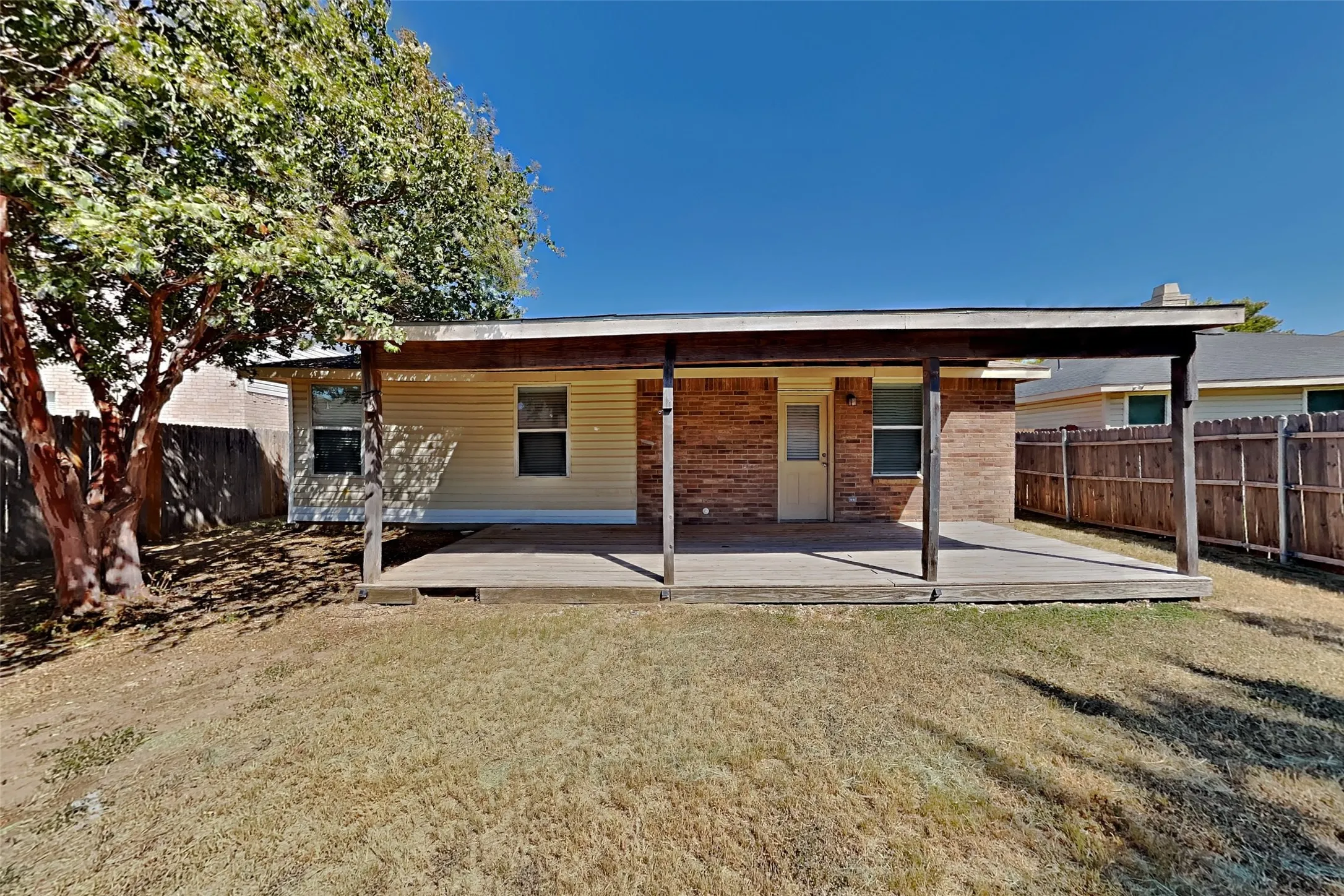Single Family Residence For Rent in Tarrant County , 5145 Cliff Oaks Drive, Fort Worth, Texas 76179, 3 Bedroom, 2 Bathroom, 2 Garage spaces, 1,881 Sqft, built in 2004, mls#21361042, Real Estate Agent in Fort Worth, Homes For Rent in Tarrant county, Homes For Rent in Fort Worth, Realtor in Fort Worth Texas, Real Estate Brokerage Independent Realty Texas, Luminita Cordes Realtor
