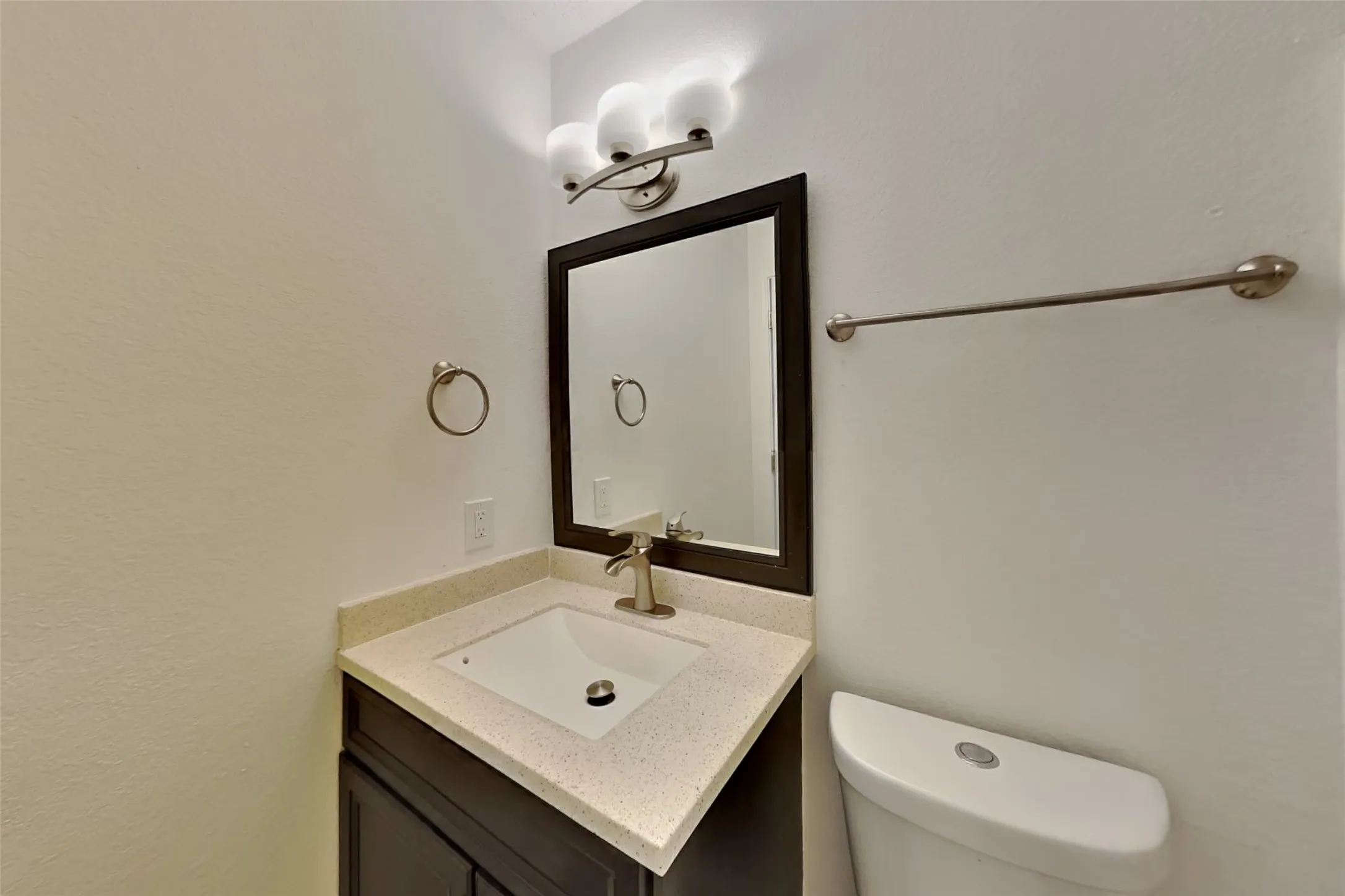 Single Family Residence For Rent in Tarrant County , 5145 Cliff Oaks Drive, Fort Worth, Texas 76179, 3 Bedroom, 2 Bathroom, 2 Garage spaces, 1,881 Sqft, built in 2004, mls#21361042, Real Estate Agent in Fort Worth, Homes For Rent in Tarrant county, Homes For Rent in Fort Worth, Realtor in Fort Worth Texas, Real Estate Brokerage Independent Realty Texas, Luminita Cordes Realtor