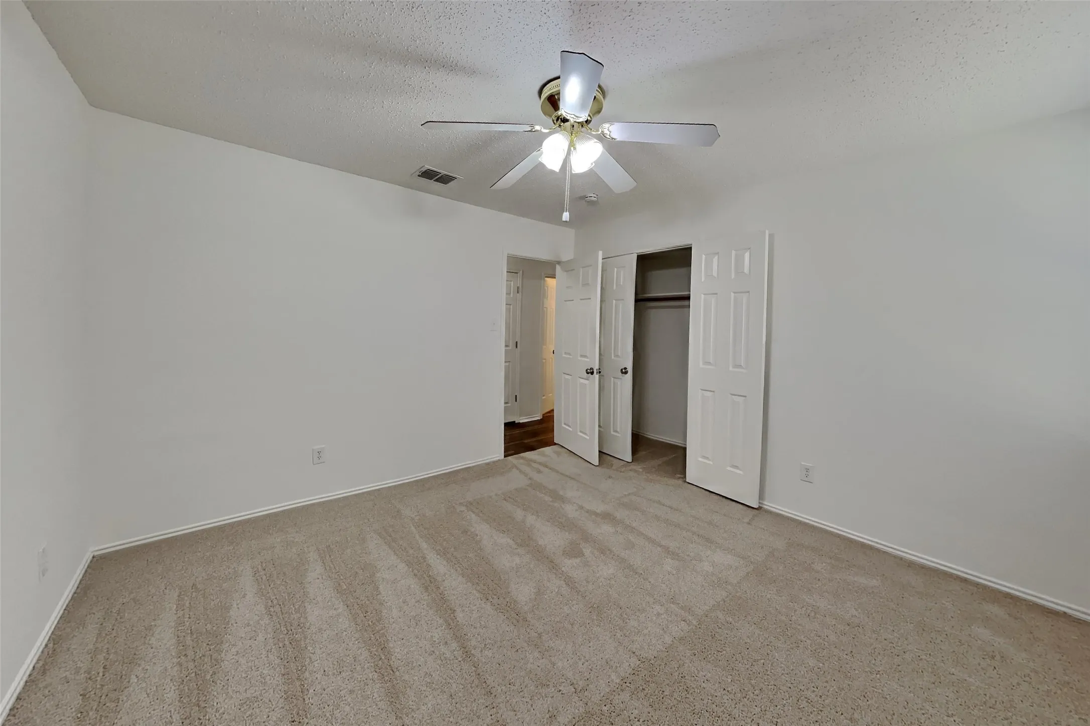 Single Family Residence For Rent in Tarrant County , 5145 Cliff Oaks Drive, Fort Worth, Texas 76179, 3 Bedroom, 2 Bathroom, 2 Garage spaces, 1,881 Sqft, built in 2004, mls#21361042, Real Estate Agent in Fort Worth, Homes For Rent in Tarrant county, Homes For Rent in Fort Worth, Realtor in Fort Worth Texas, Real Estate Brokerage Independent Realty Texas, Luminita Cordes Realtor