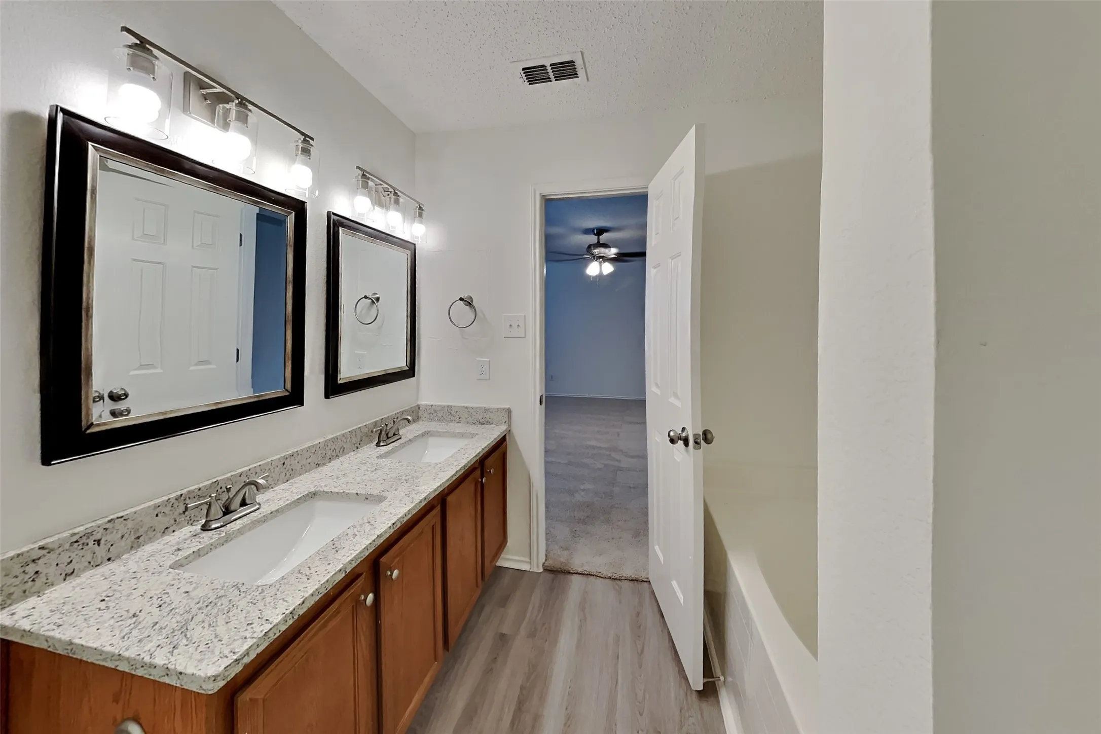 Single Family Residence For Rent in Tarrant County , 5145 Cliff Oaks Drive, Fort Worth, Texas 76179, 3 Bedroom, 2 Bathroom, 2 Garage spaces, 1,881 Sqft, built in 2004, mls#21361042, Real Estate Agent in Fort Worth, Homes For Rent in Tarrant county, Homes For Rent in Fort Worth, Realtor in Fort Worth Texas, Real Estate Brokerage Independent Realty Texas, Luminita Cordes Realtor
